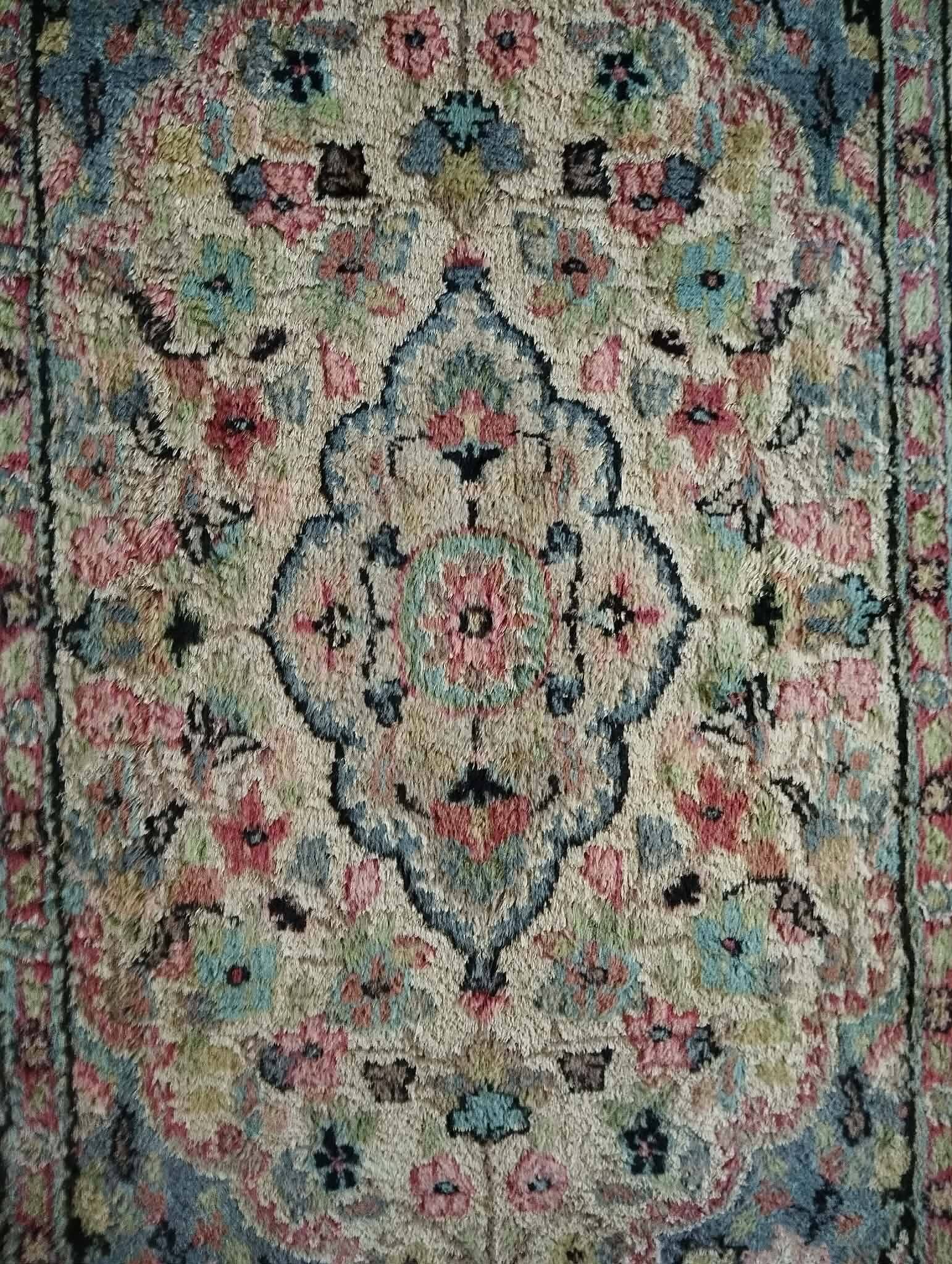 Handmade Pakistani wool and silk rug 128x80cm