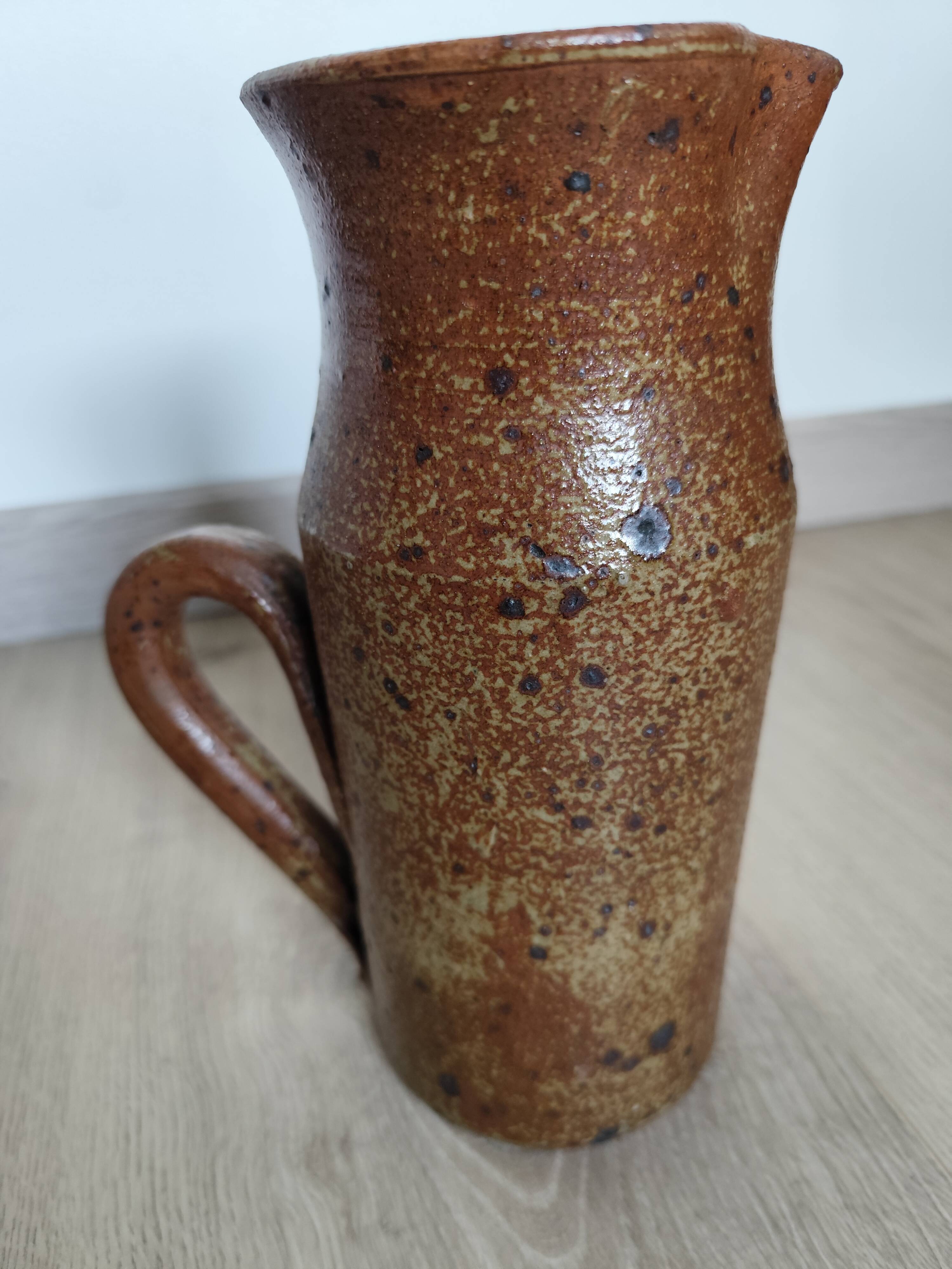 Pichet en grès pyrité vintage années 50