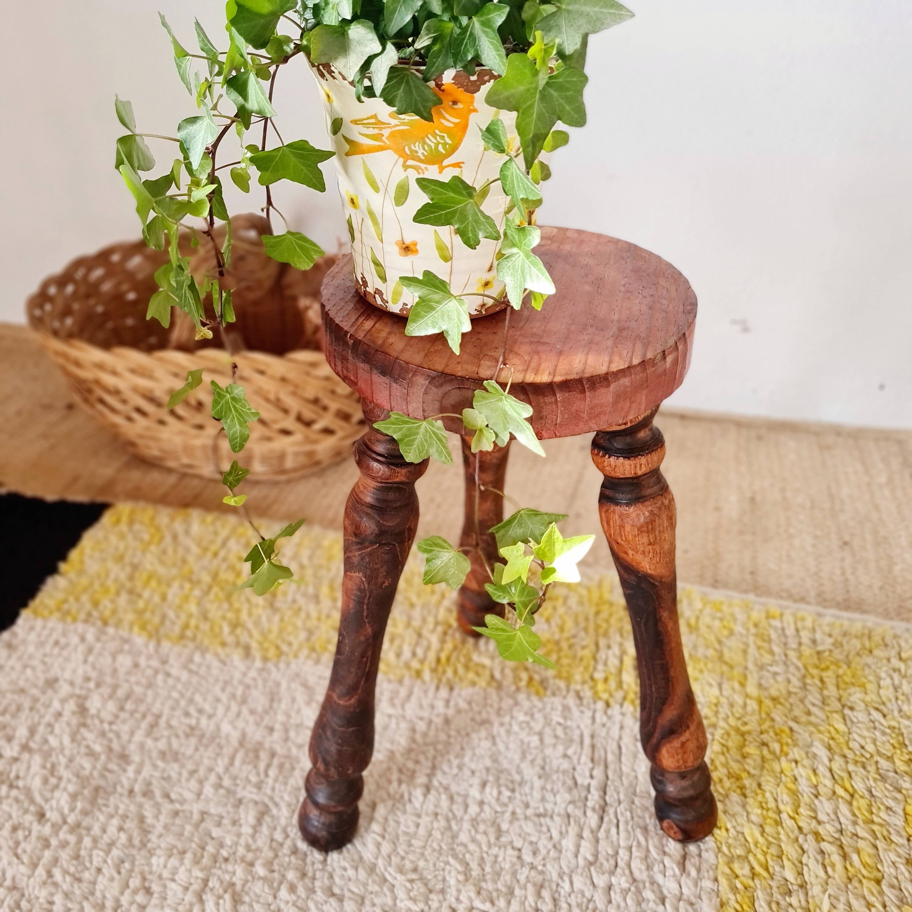 Tripod wooden stool - brutalist