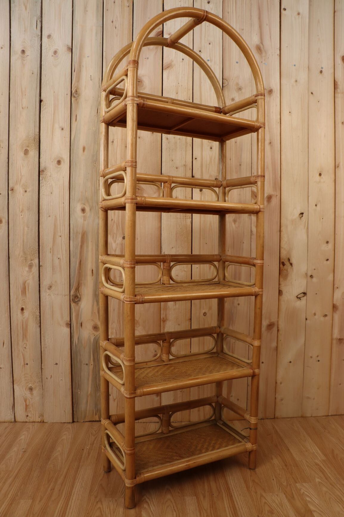 Rattan-footed landscaper