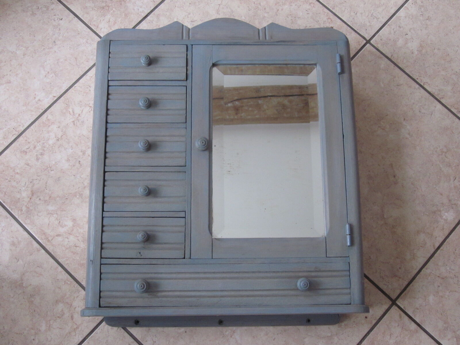 Armoire de toilette ou pharmacie