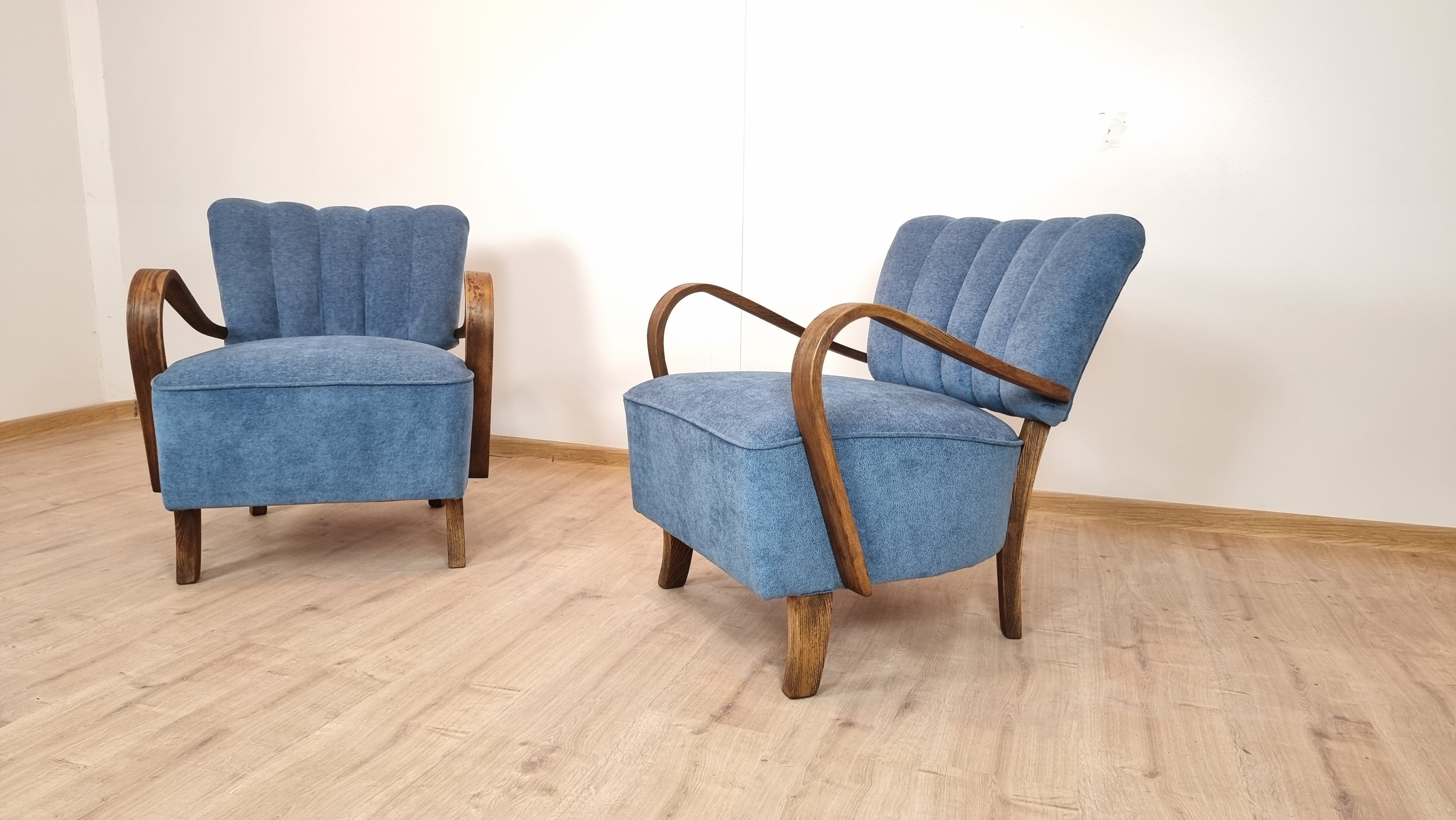 Paire de fauteuils restaurés par Jindrich Halabala