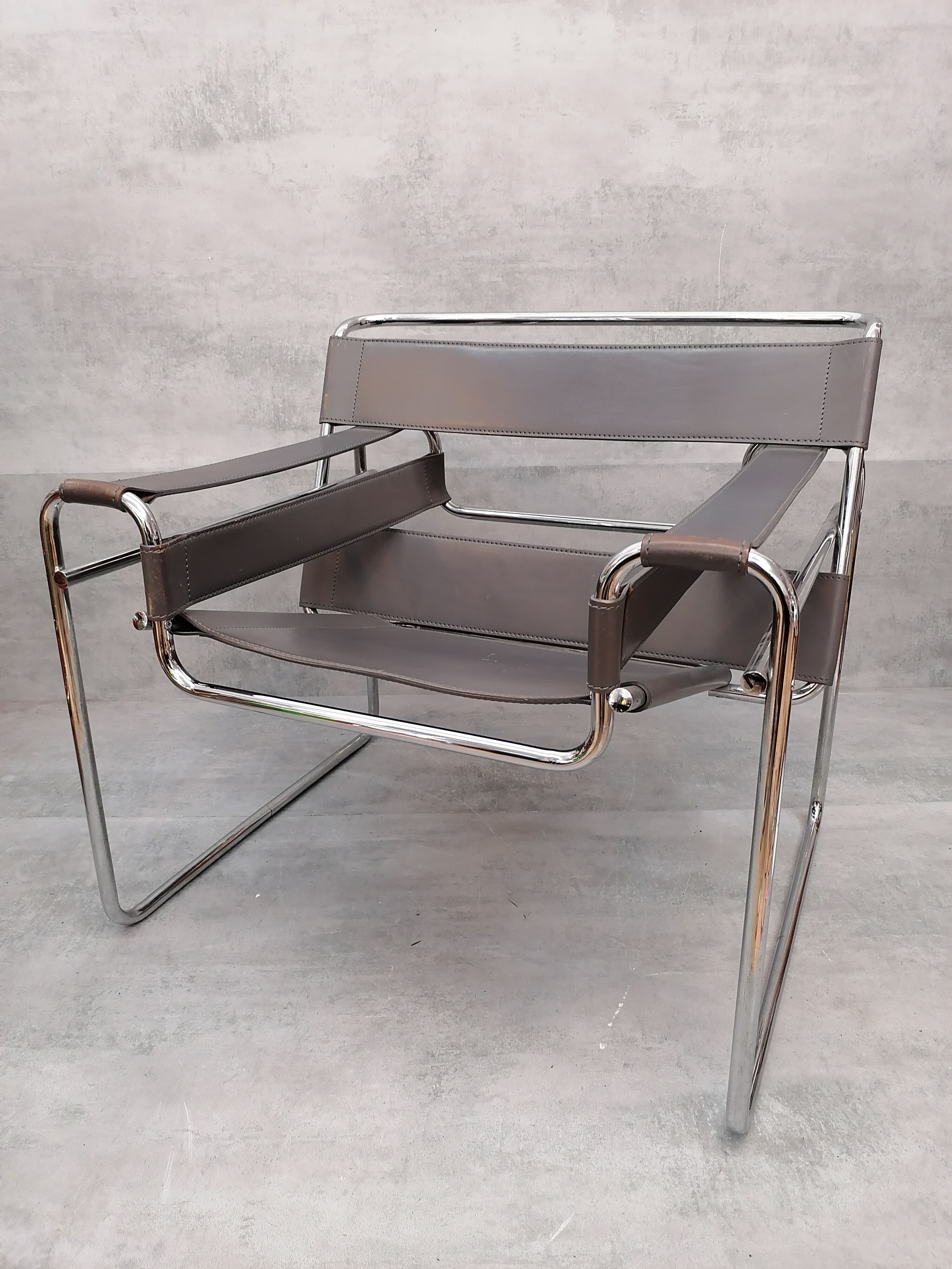 Marcel Breuer Wassily  grey leather B3 Chairs 1980s Italy