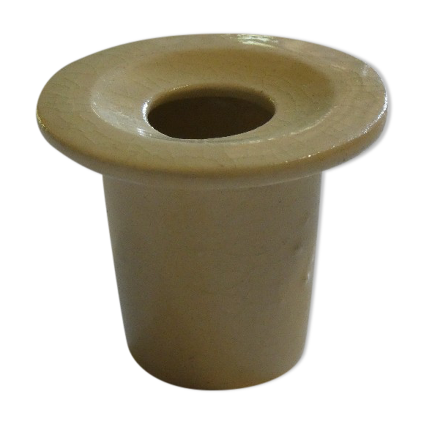 Off-white porcelain inkwell with well-curved bowl