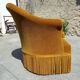 Fauteuil crapaud en velours ocre