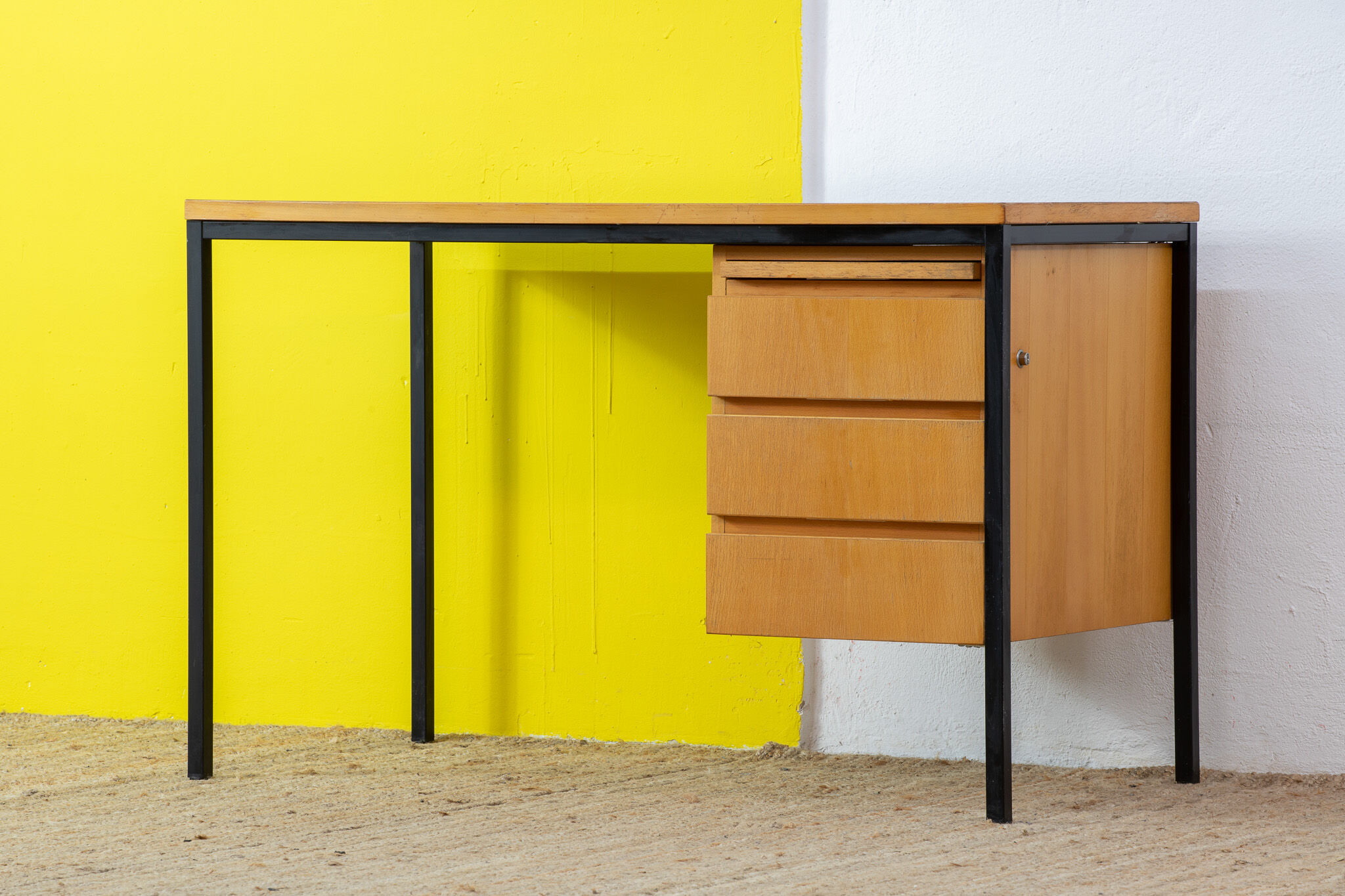 Bureau scandinave vintage – 120.5 cm