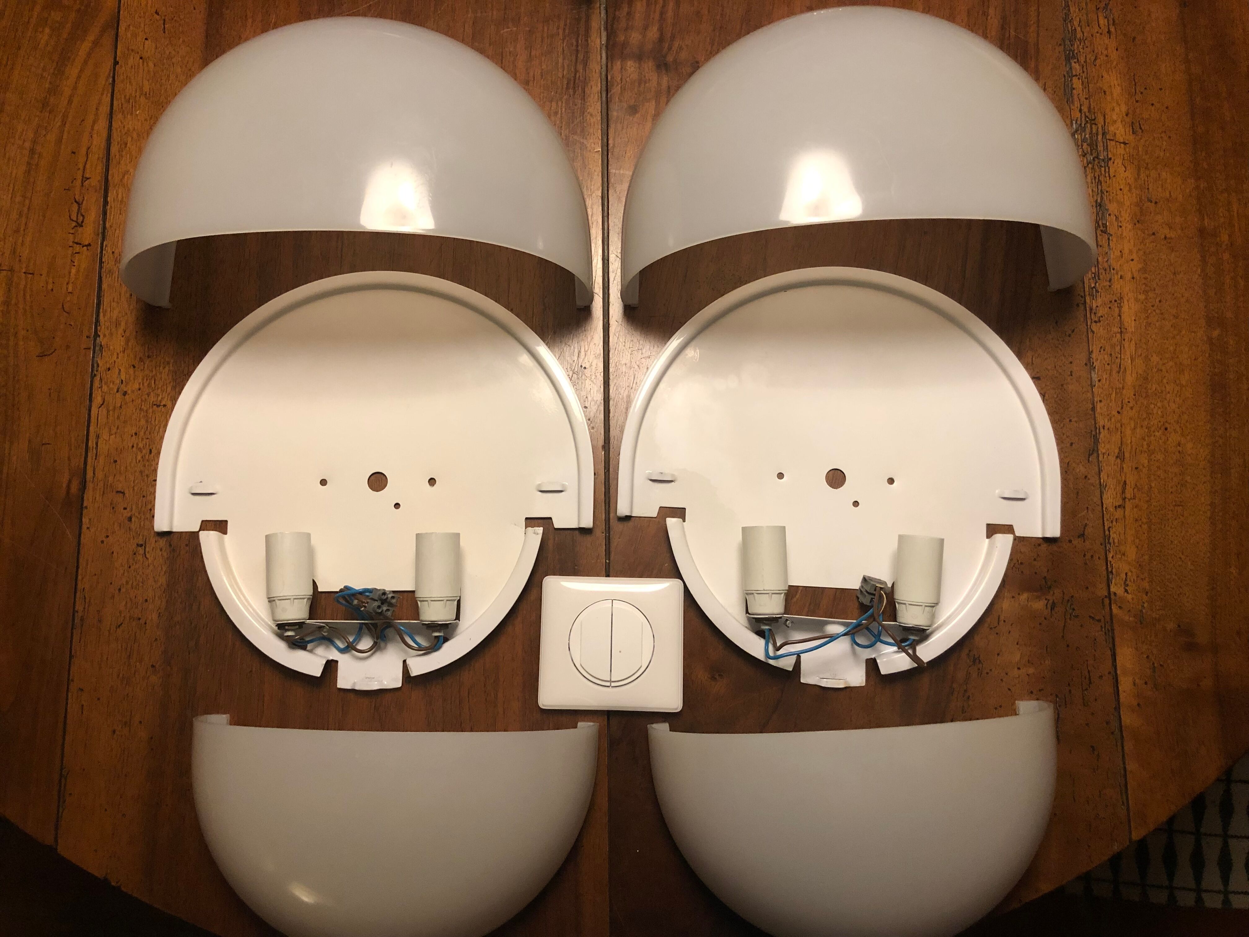Pair of design wall lamps by Vico Magistretti for Artemide, 1970