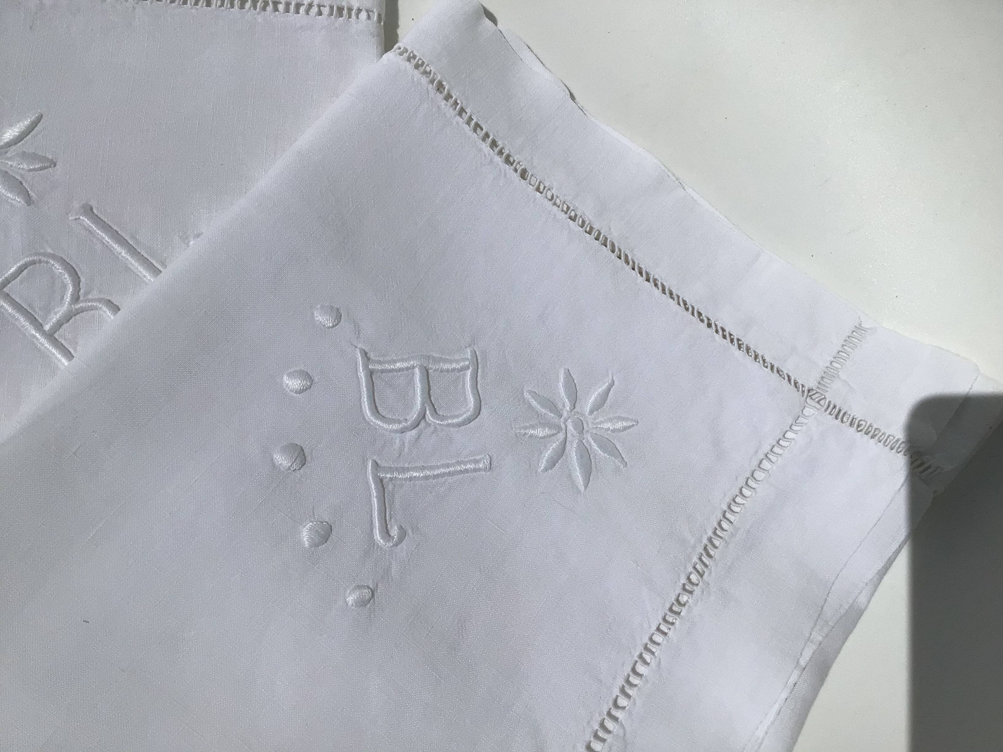 2 embroidered BL linen pillowcases, Venice day