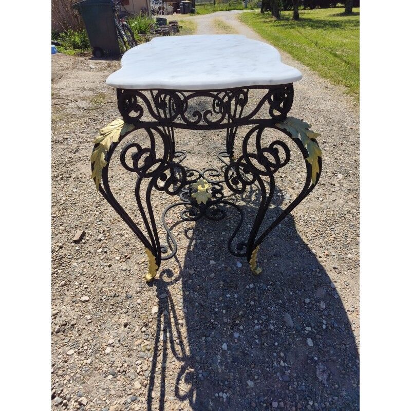 19th-century butcher's table made of wrought iron and twisted.