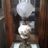 Sumptuous tulip glass lamp