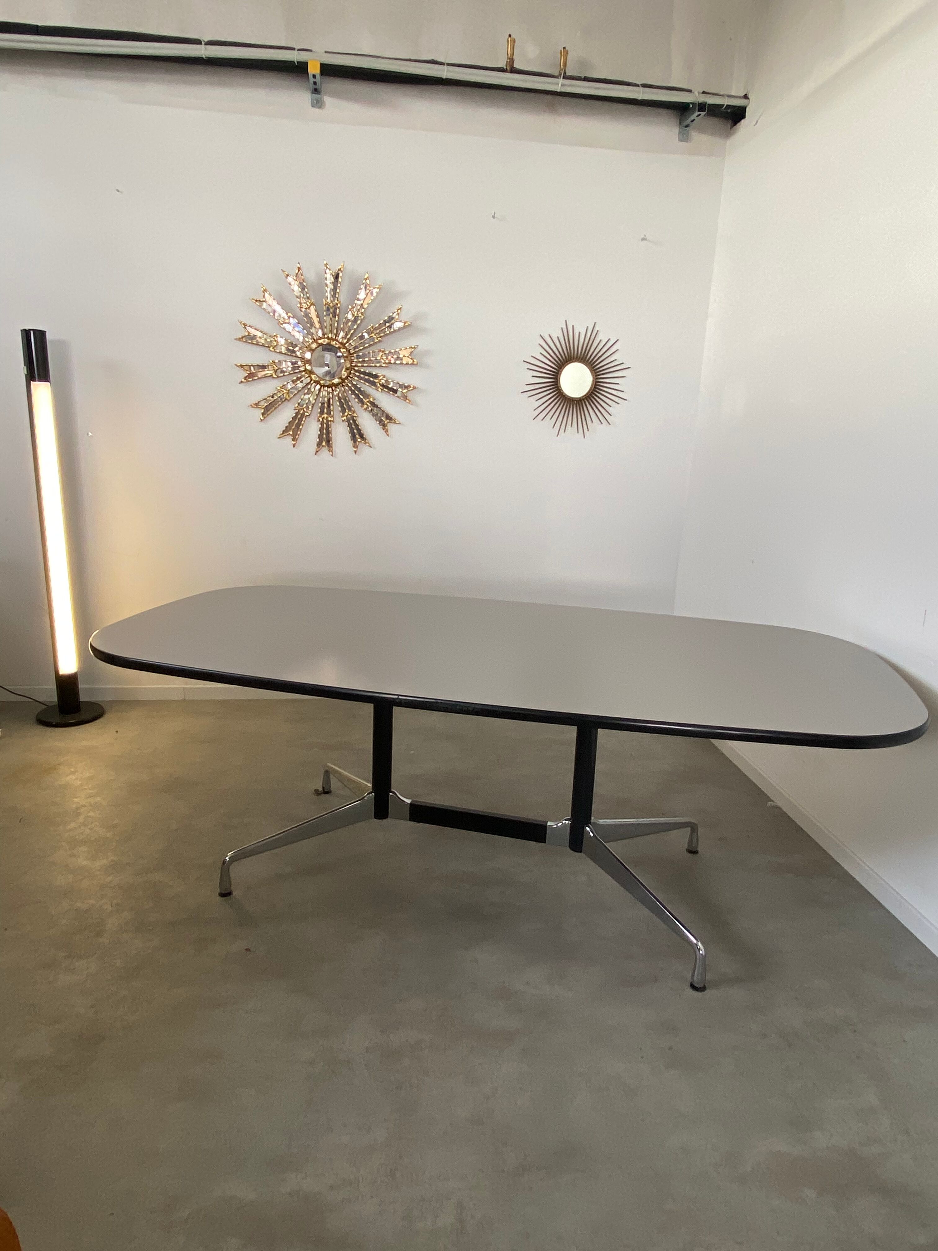 Table room table conference by Charles Ray Eames for Vitra
