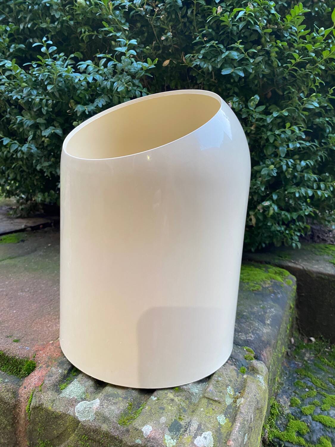 Space Age waste paper basket in beige PVC signed Makio Hasuke for Gedy Italia 1970