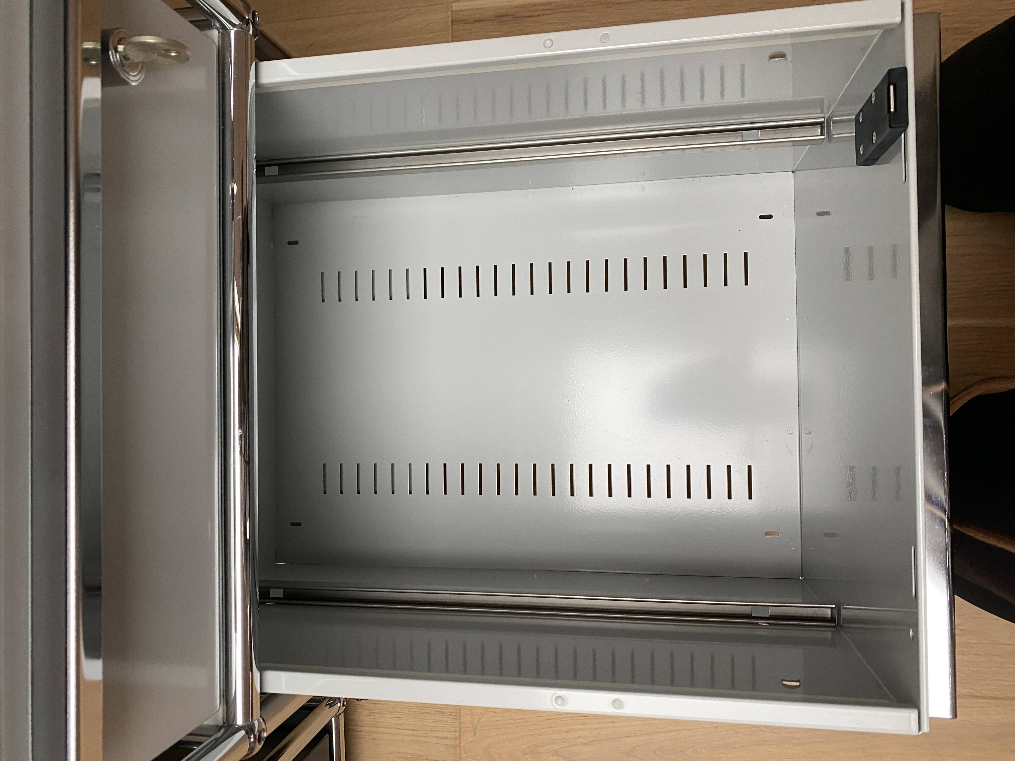 USM box unit on casters