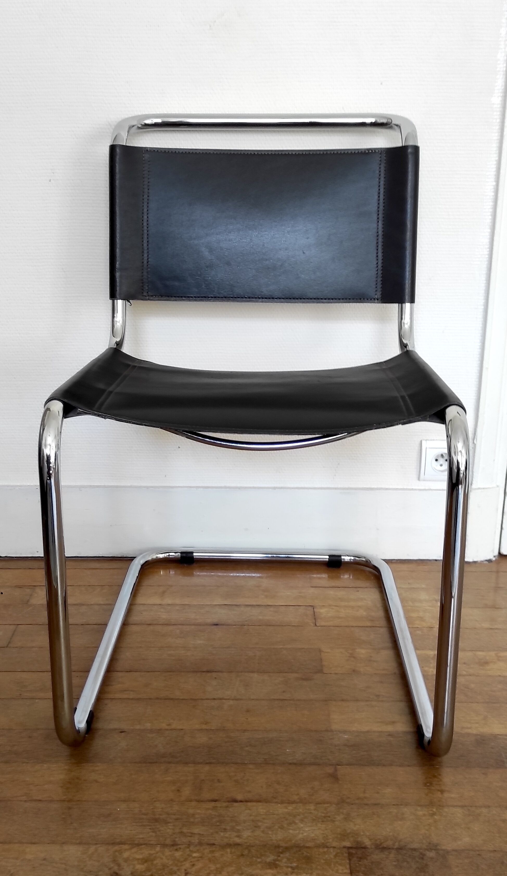 Chair design Breuer model B33 – edition of the 80s