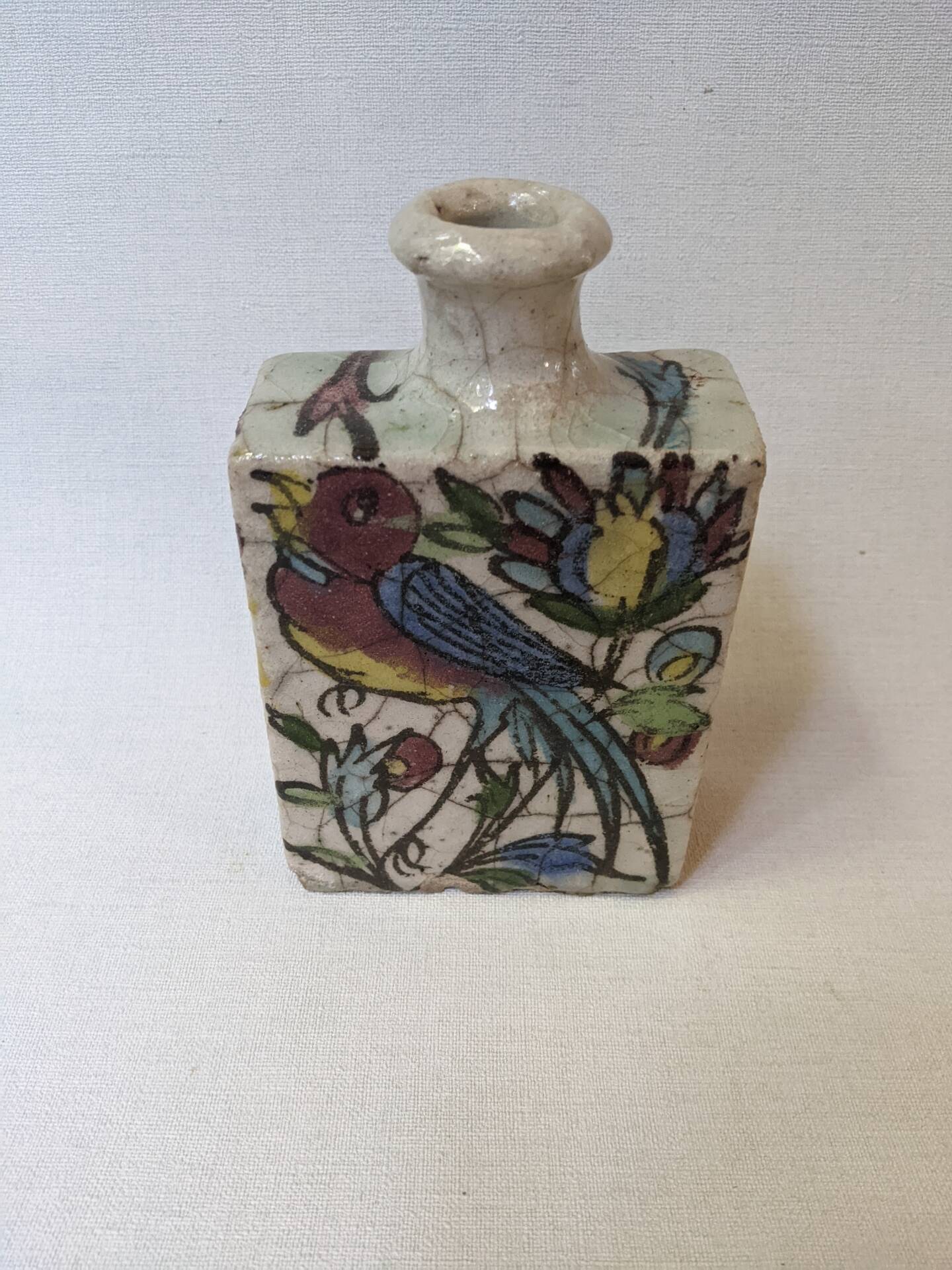 Vase iznik Perse décor floral peint à la main