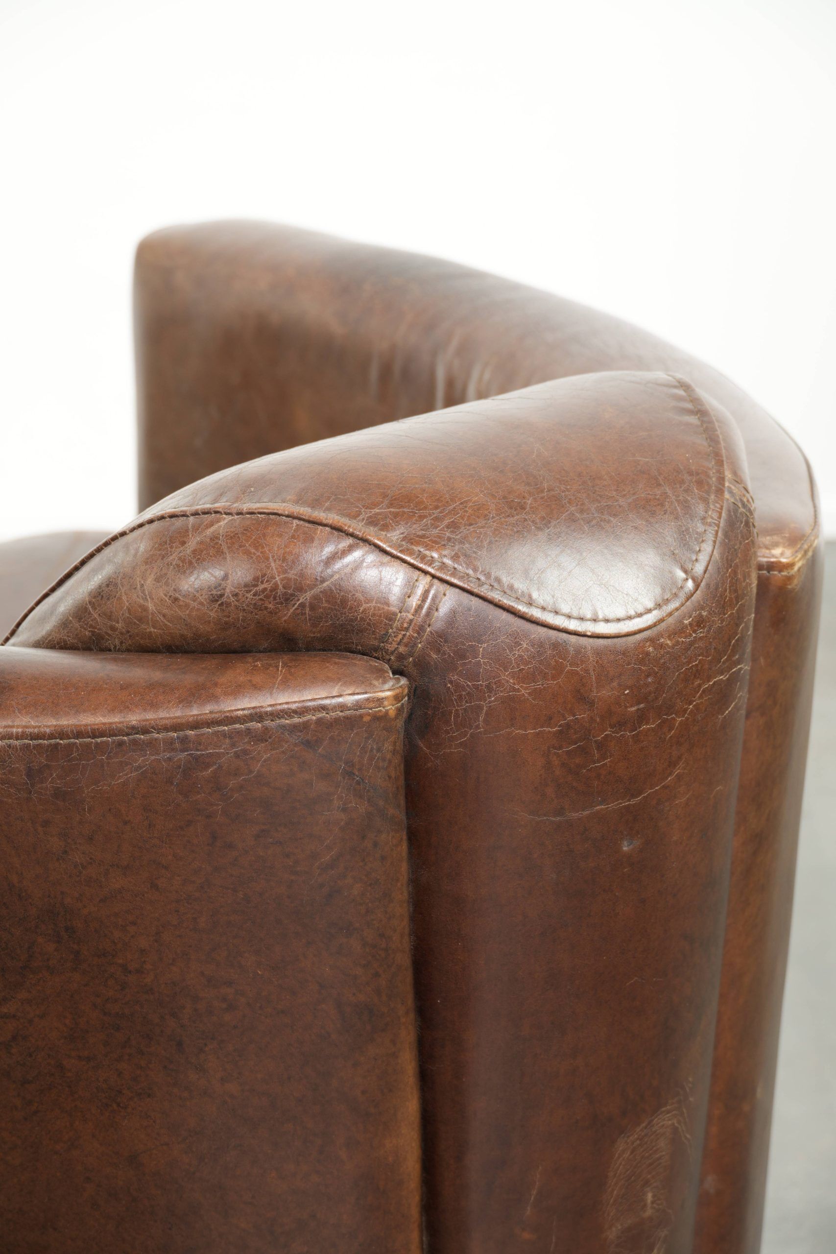 Sturdy dark cognac brown cow leather Aviator design armchair