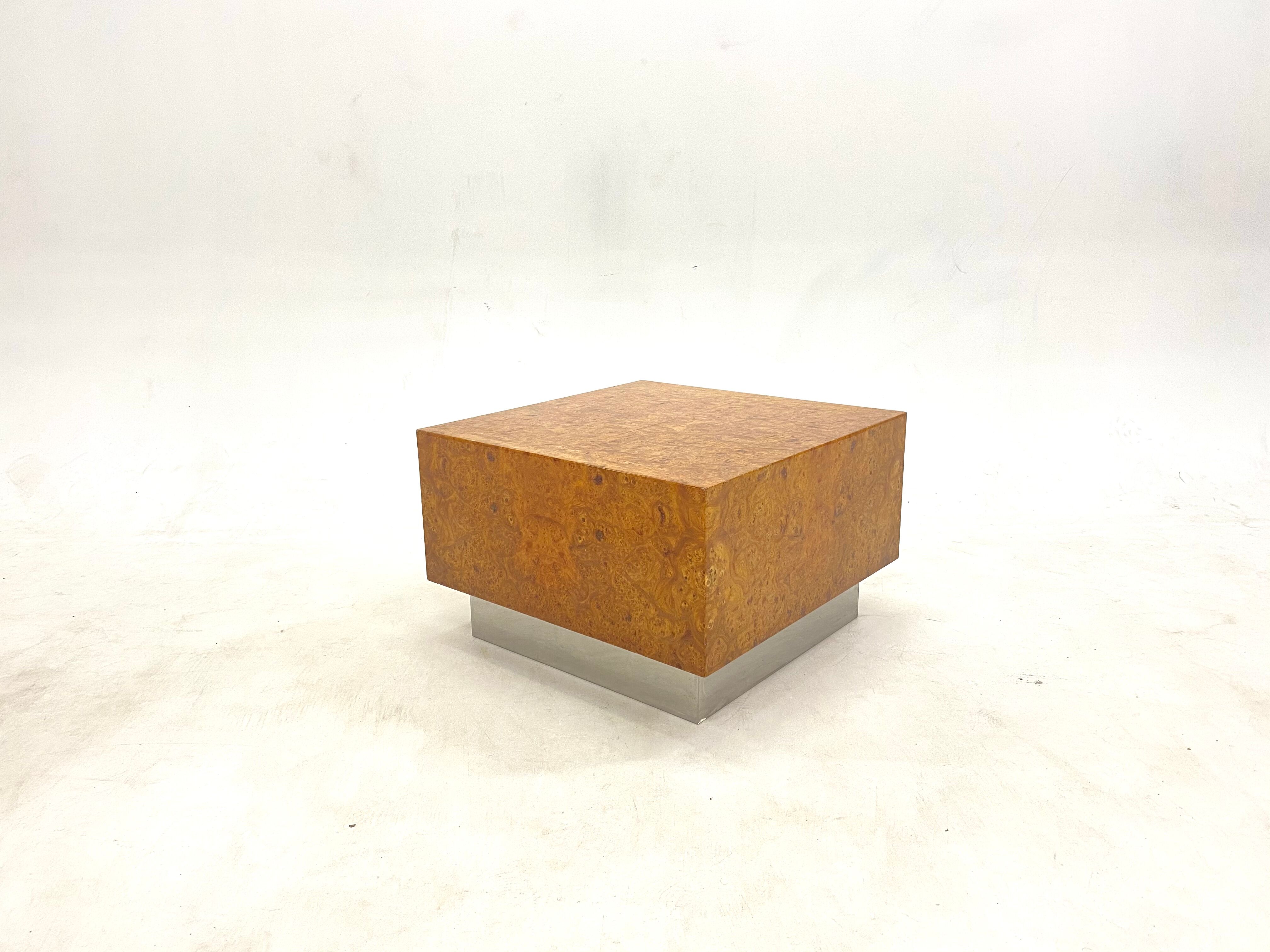 Table basse en loupe d’orme et acier, 1970