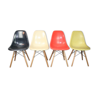 Lot 4 chairs dsw fiber eames herman miller vintage oak