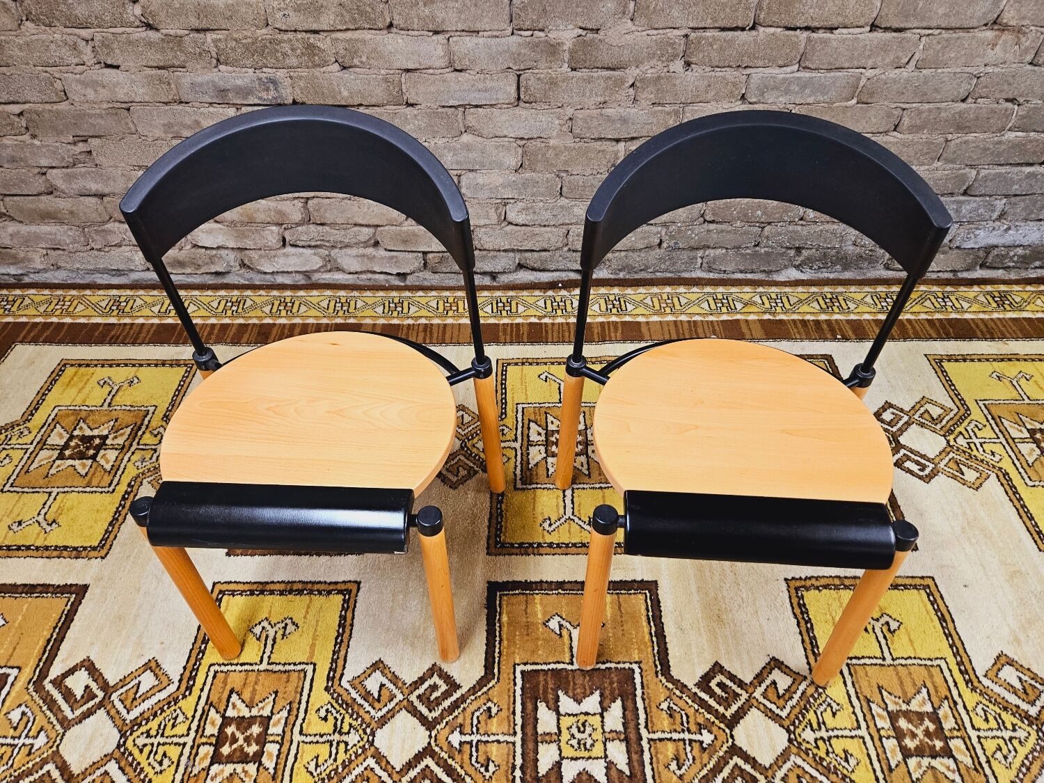 Paire de chaises années 80