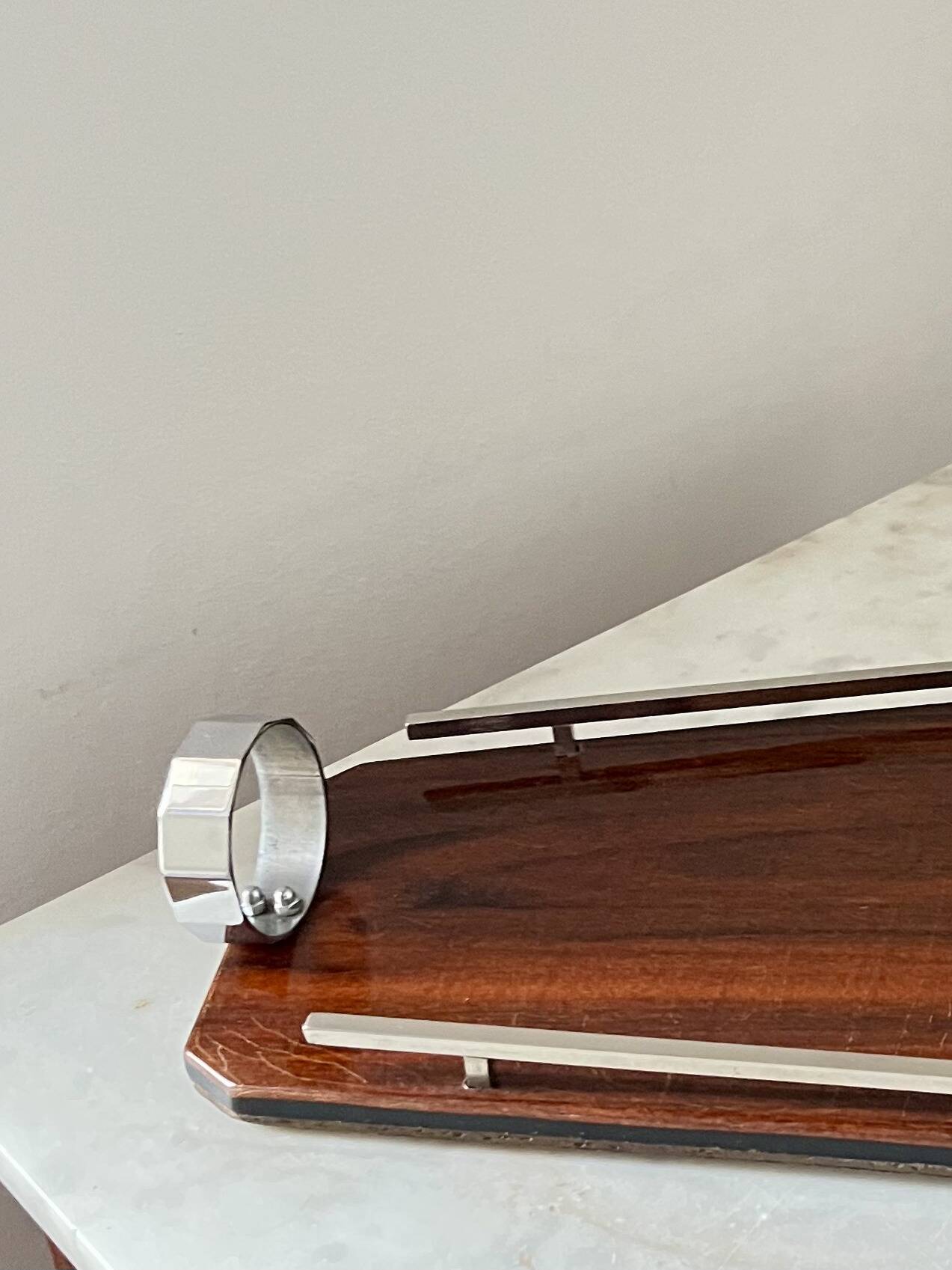 Plateau de service Art déco en bois et chrome – Design géométrique, vintage années 1930