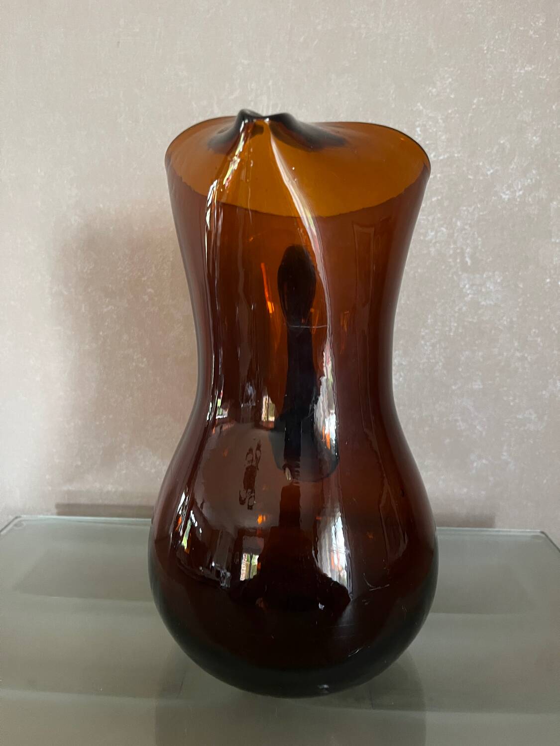Ancienne carafe en verre ambré