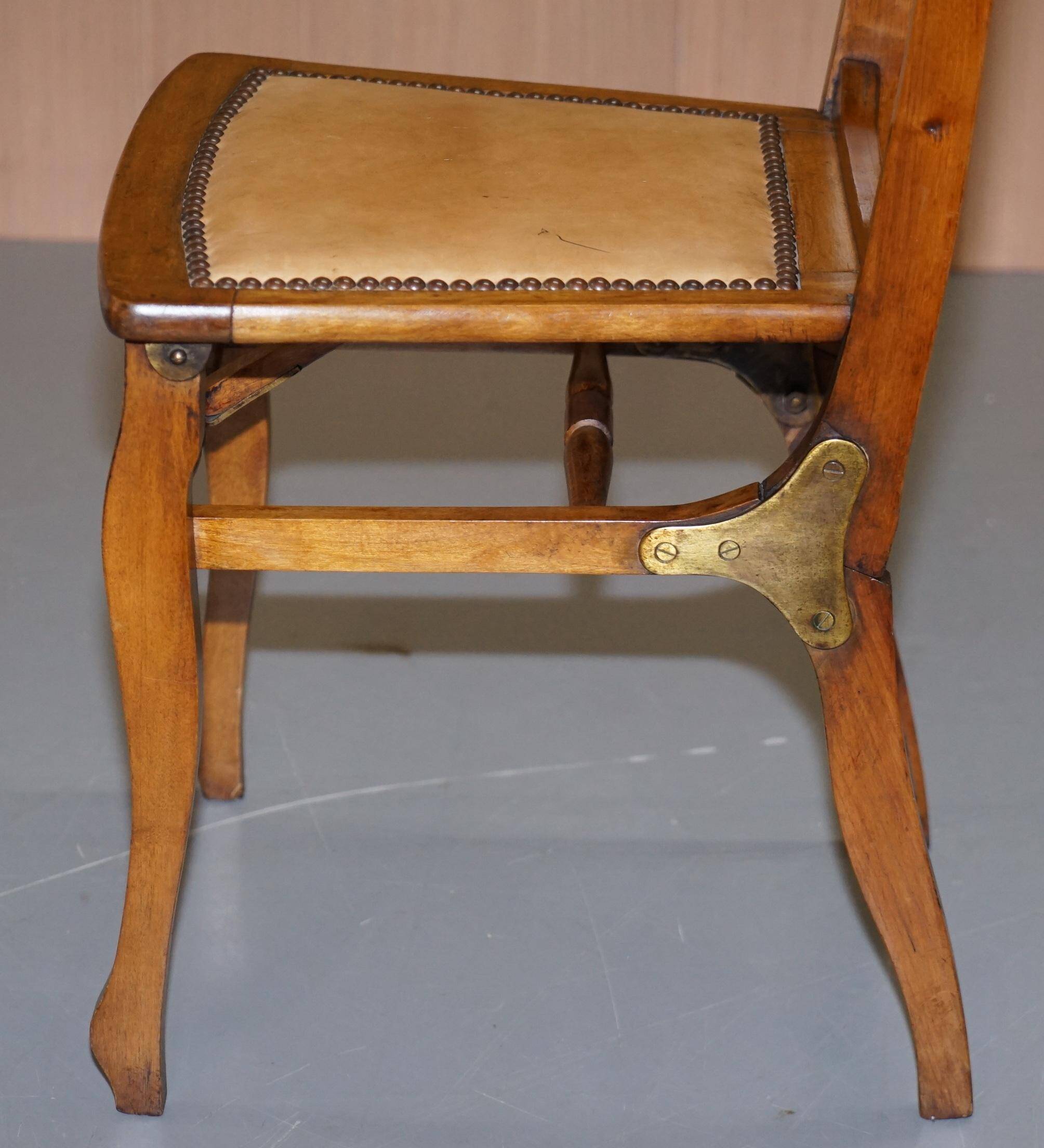 Chaise pliante militaire rare circa 1890 en fruitwood massif avec ferrure en laiton