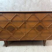 Contemporary chest of drawers