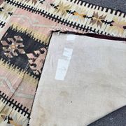 Ancien tapis kilim très patiné – 135 x 91 cm