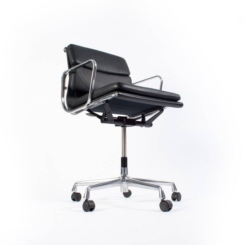 Charles & Ray Eames EA217 Office Chair in Chrome and Black leather, Vitra