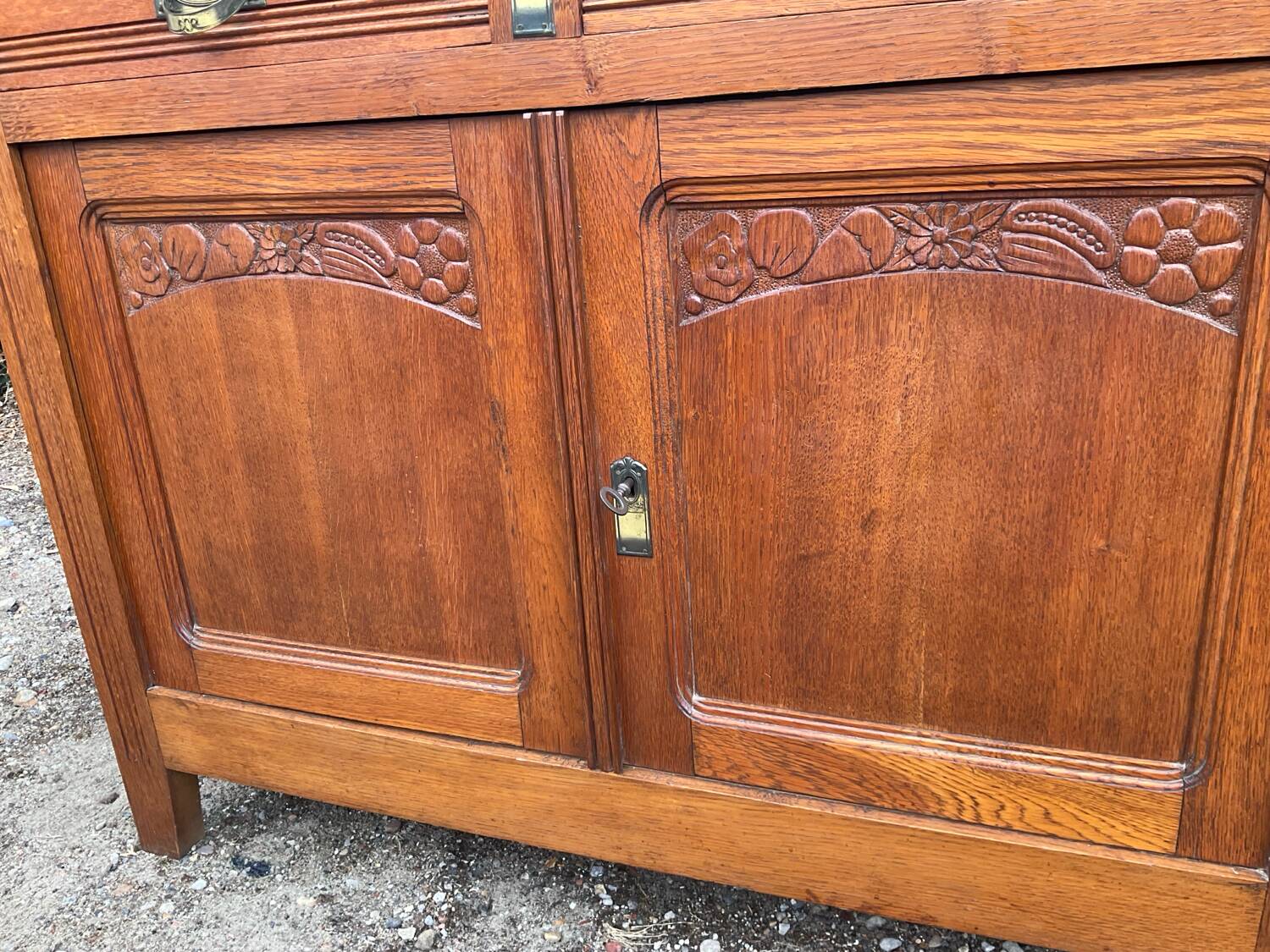 Ancien Buffet parisien en chêne et marbre