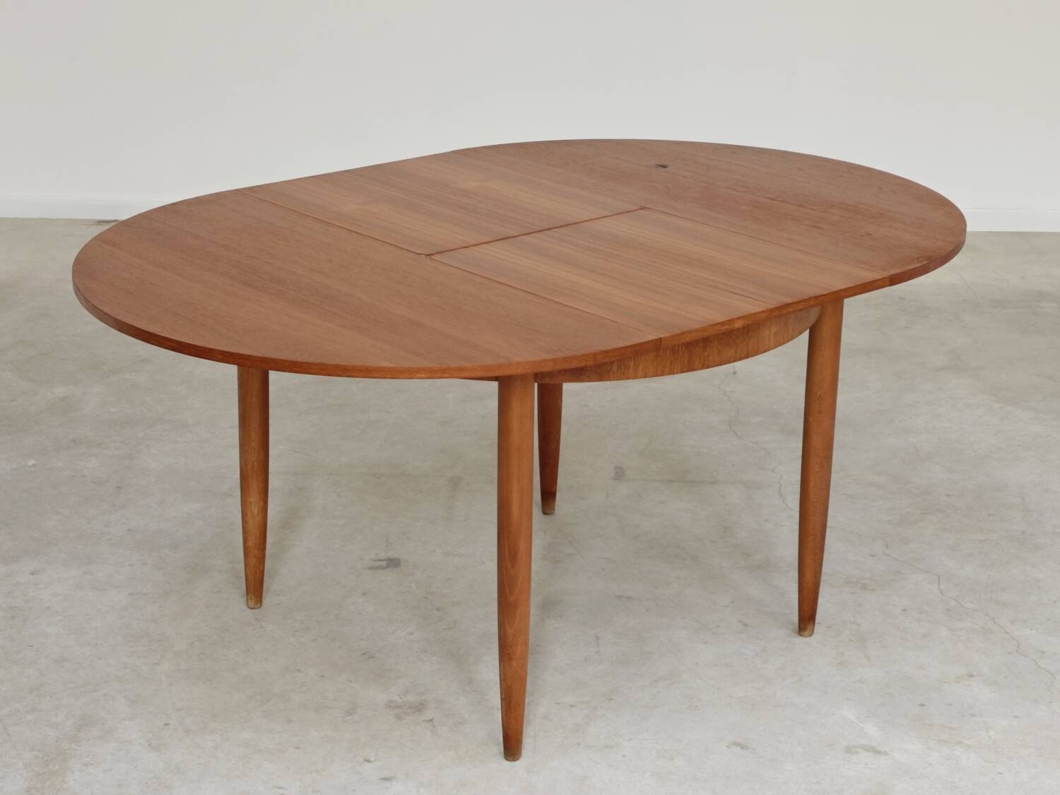 Round extending table, light oak, East Germany, 1960s