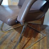 Deux fauteuils cuir et chrome 1970