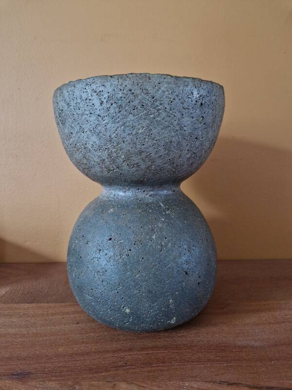 Claire Debril (1927-2021) - Diabolo vase in ceramic made using the coil technique.
