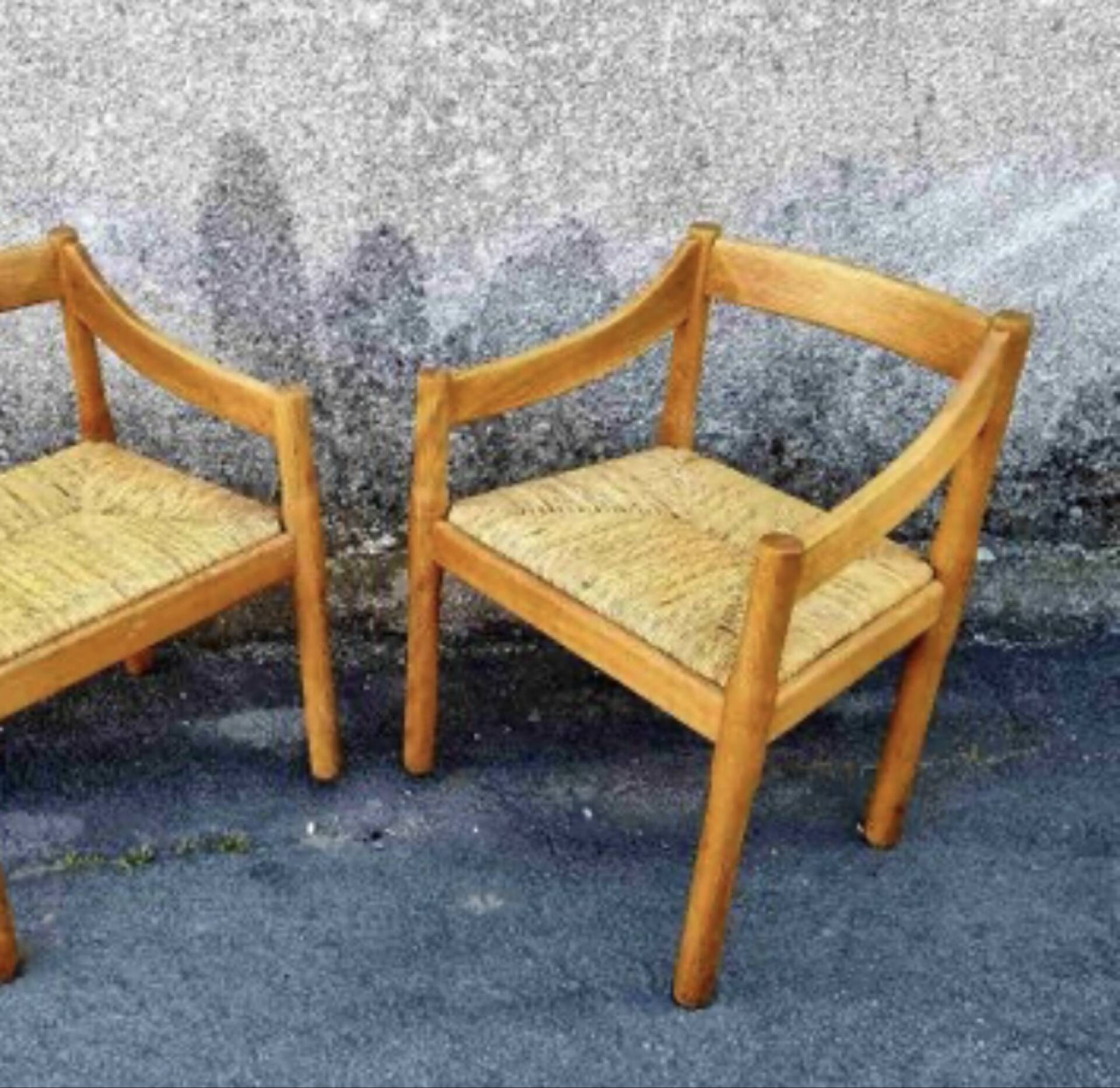 Carimate deux fauteuils par Vico Magistretti