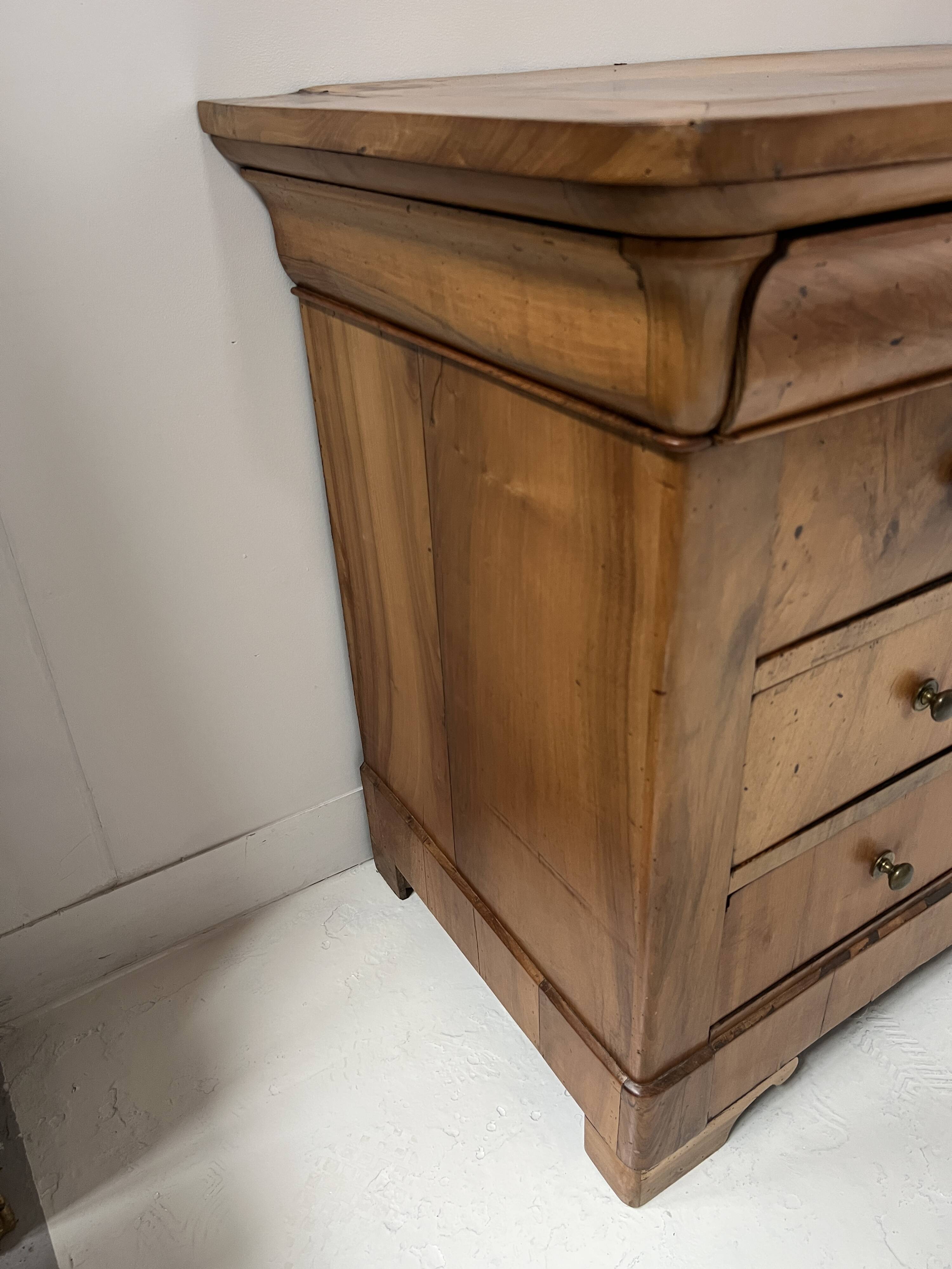 Commode Louis Philippe en en merisier massif XIX siècle