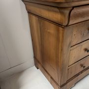 Louis Philippe chest of drawers in solid cherry wood, 19th century.