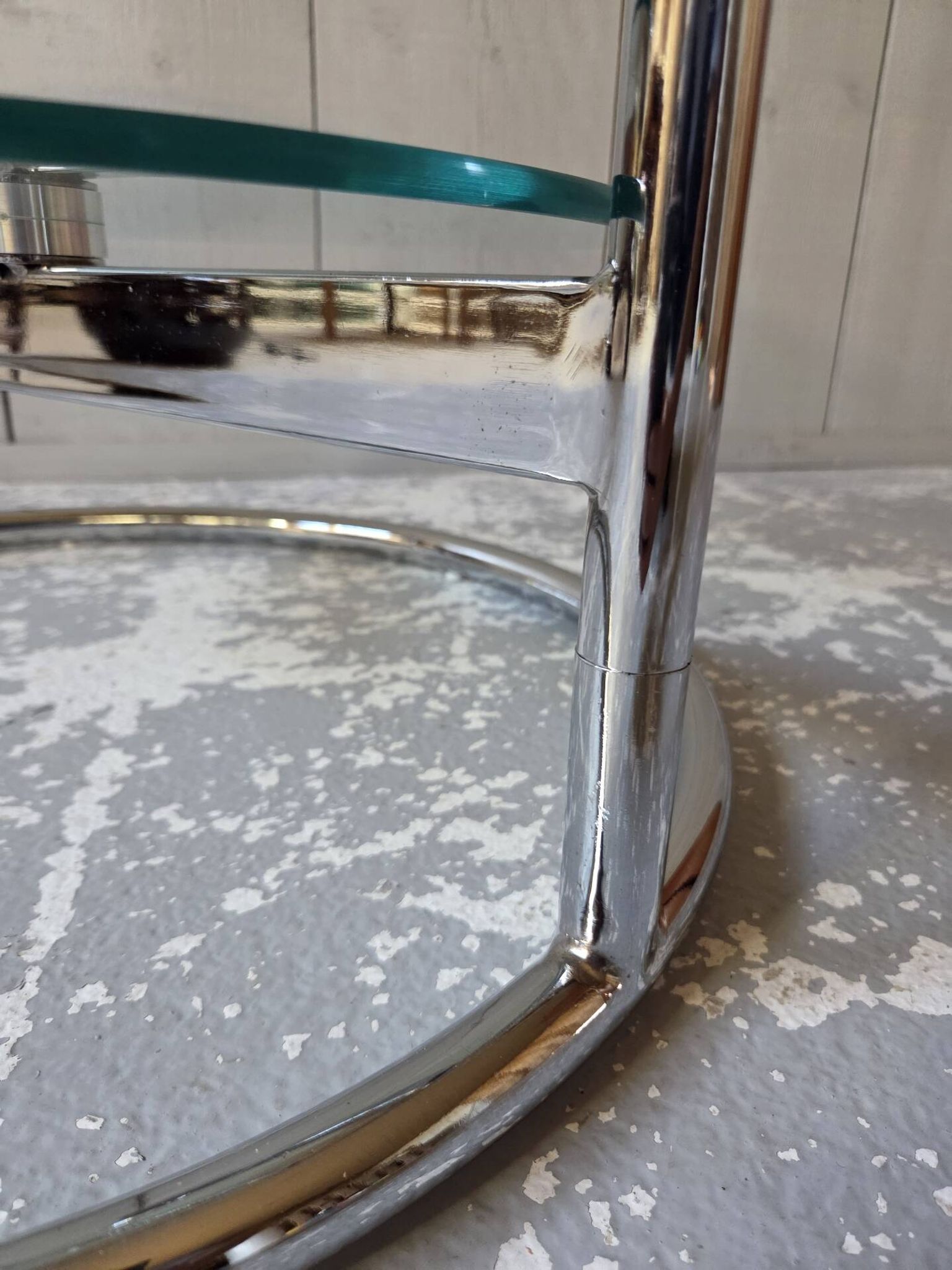 Round coffee table