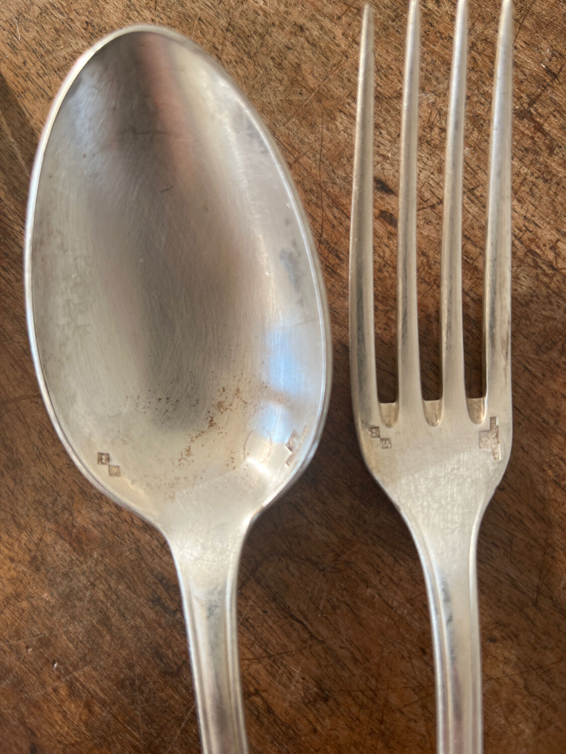Duo de couverts en métal argenté