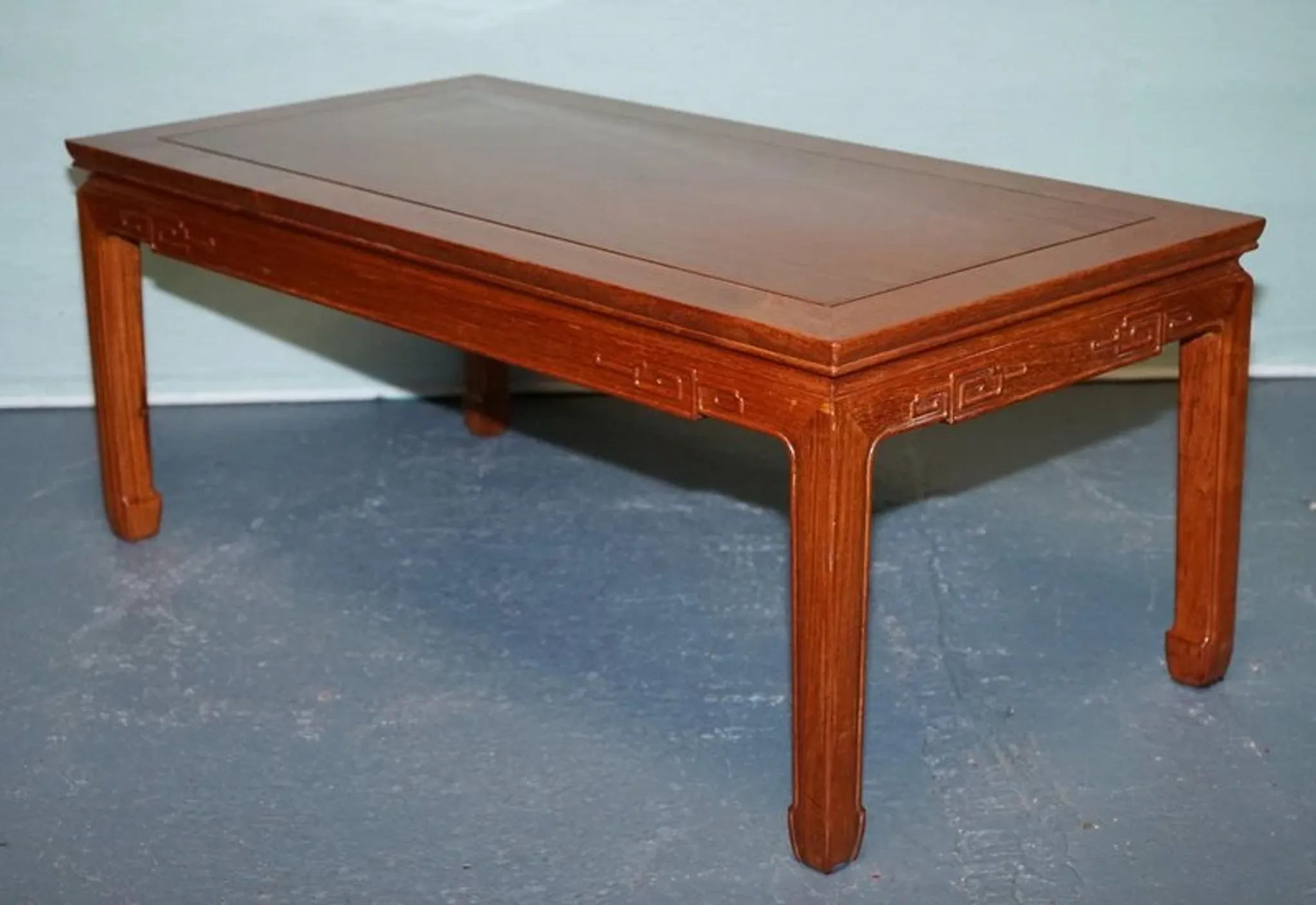 Table Basse Rectangulaire Vintage Orientale en Teck Sculpté, Chine