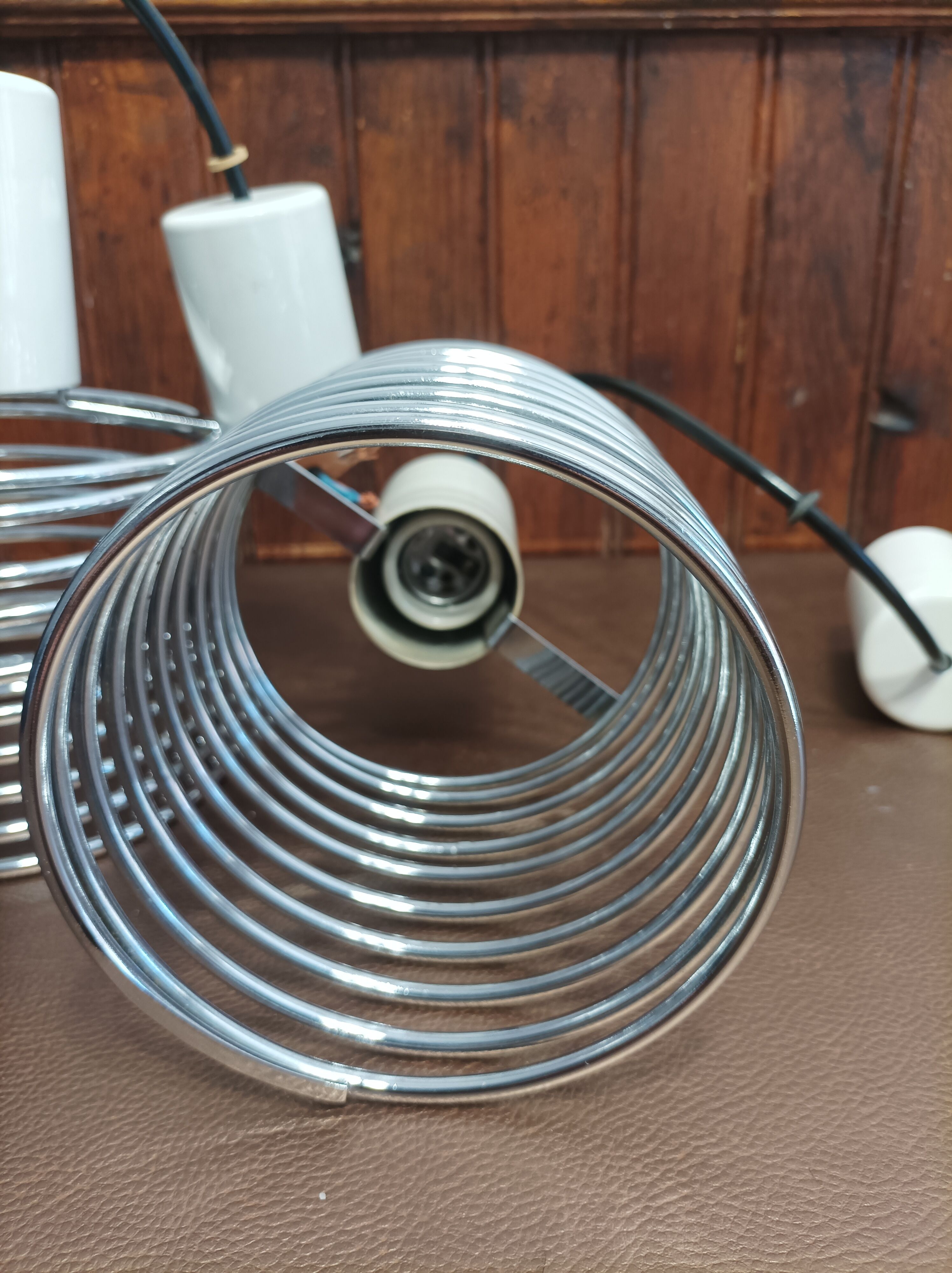 Lustre suspension ressort 1970 vintage en acier chromé