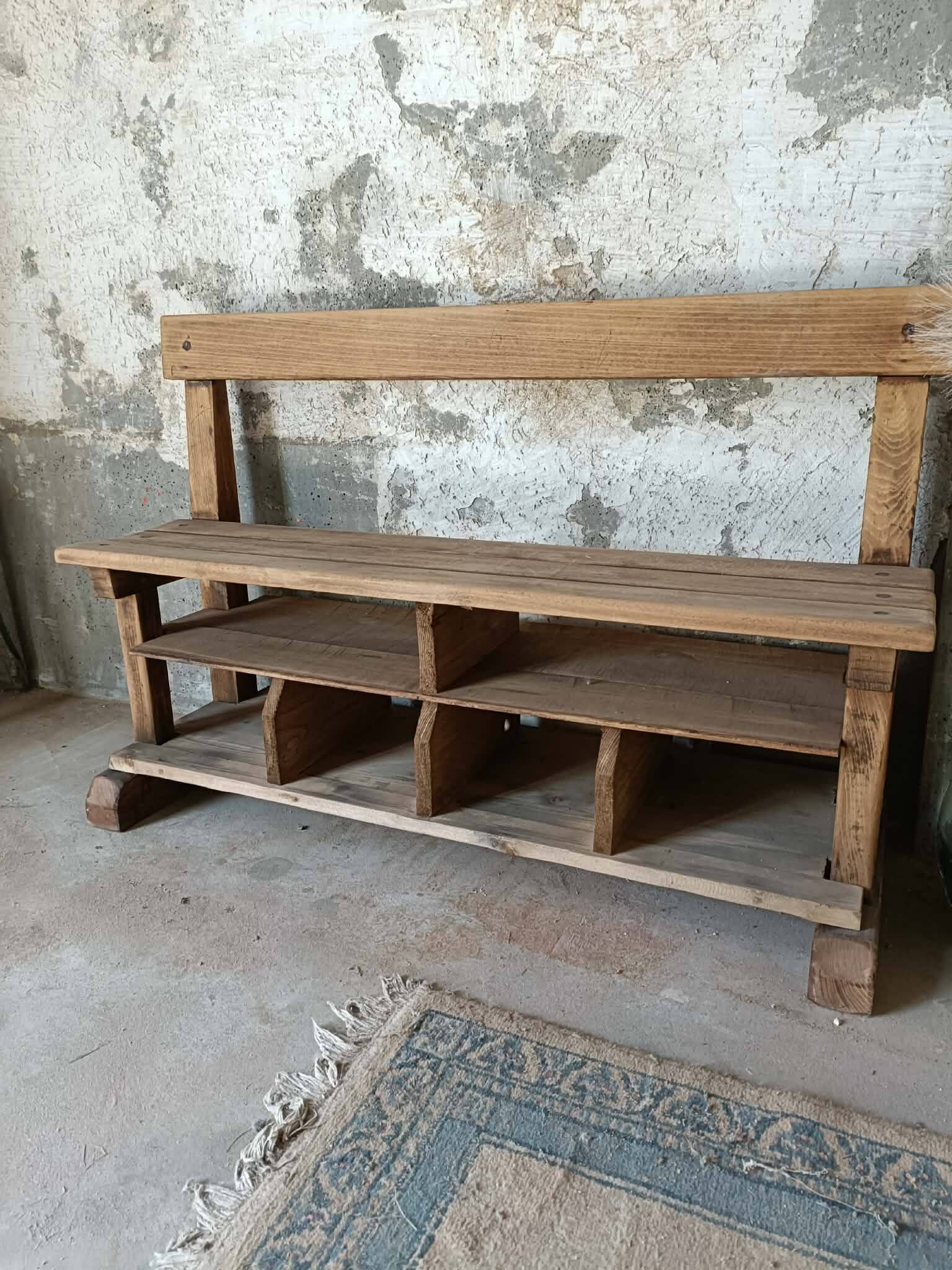 Entrance bench