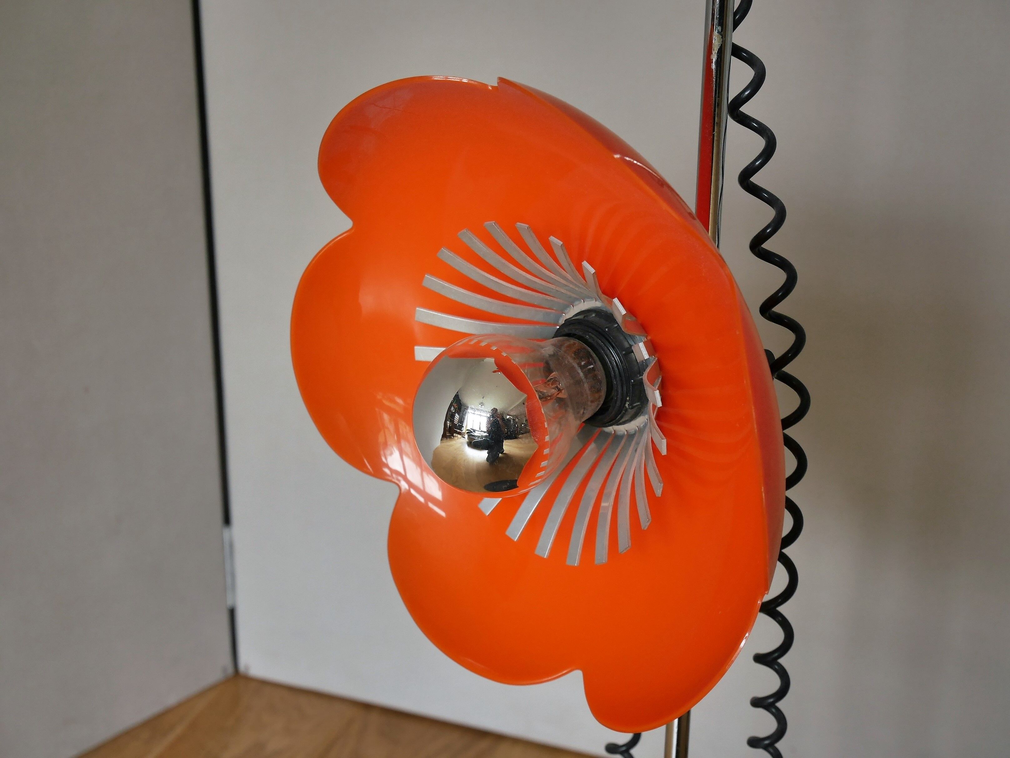 Lamppost flowers design seventies