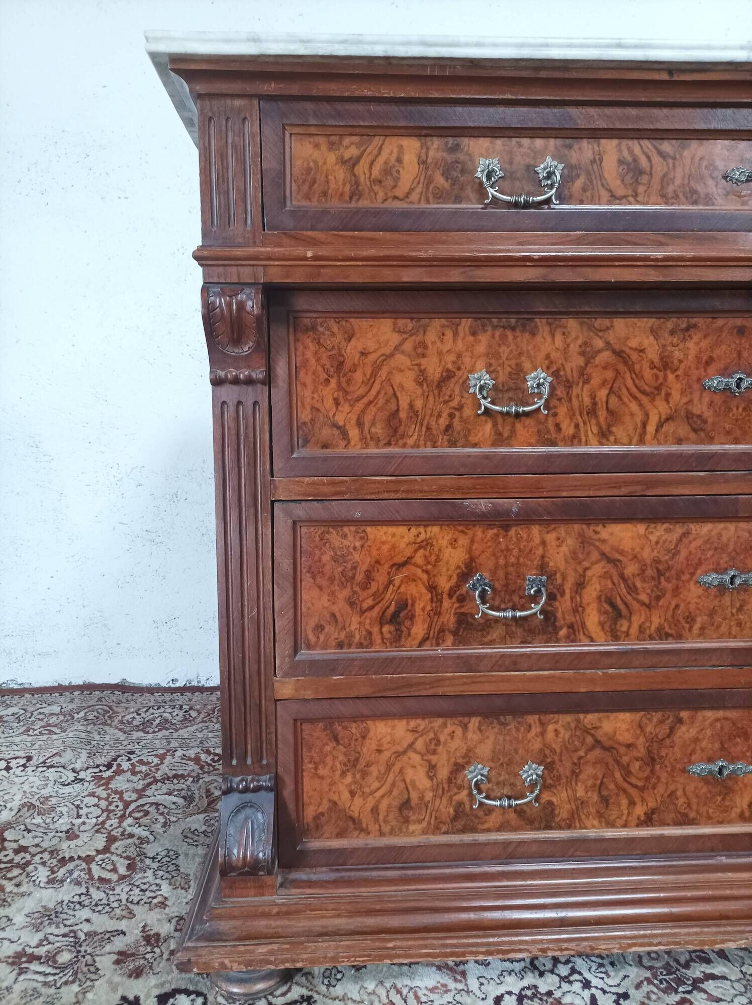Neo-Renaissance Henri II chest of drawers in walnut burr