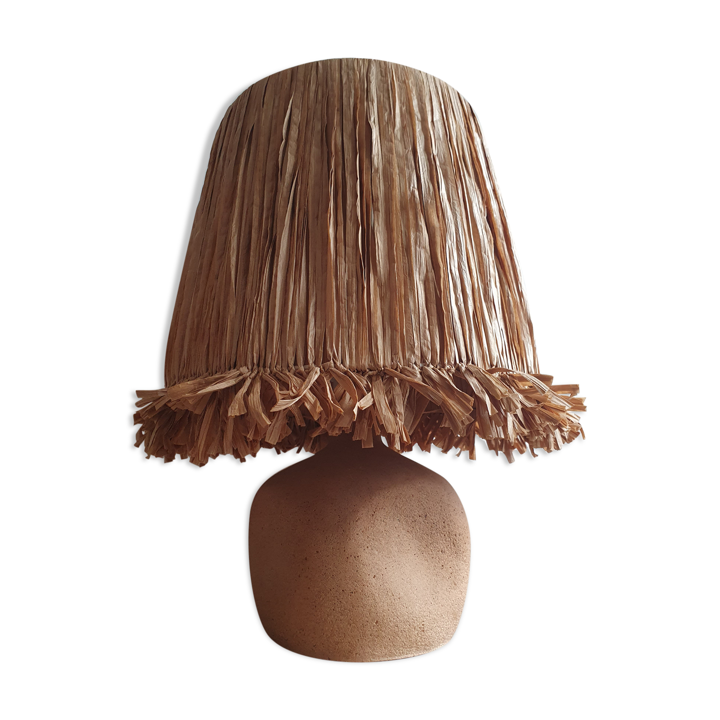 Lampe en pierre et raphia