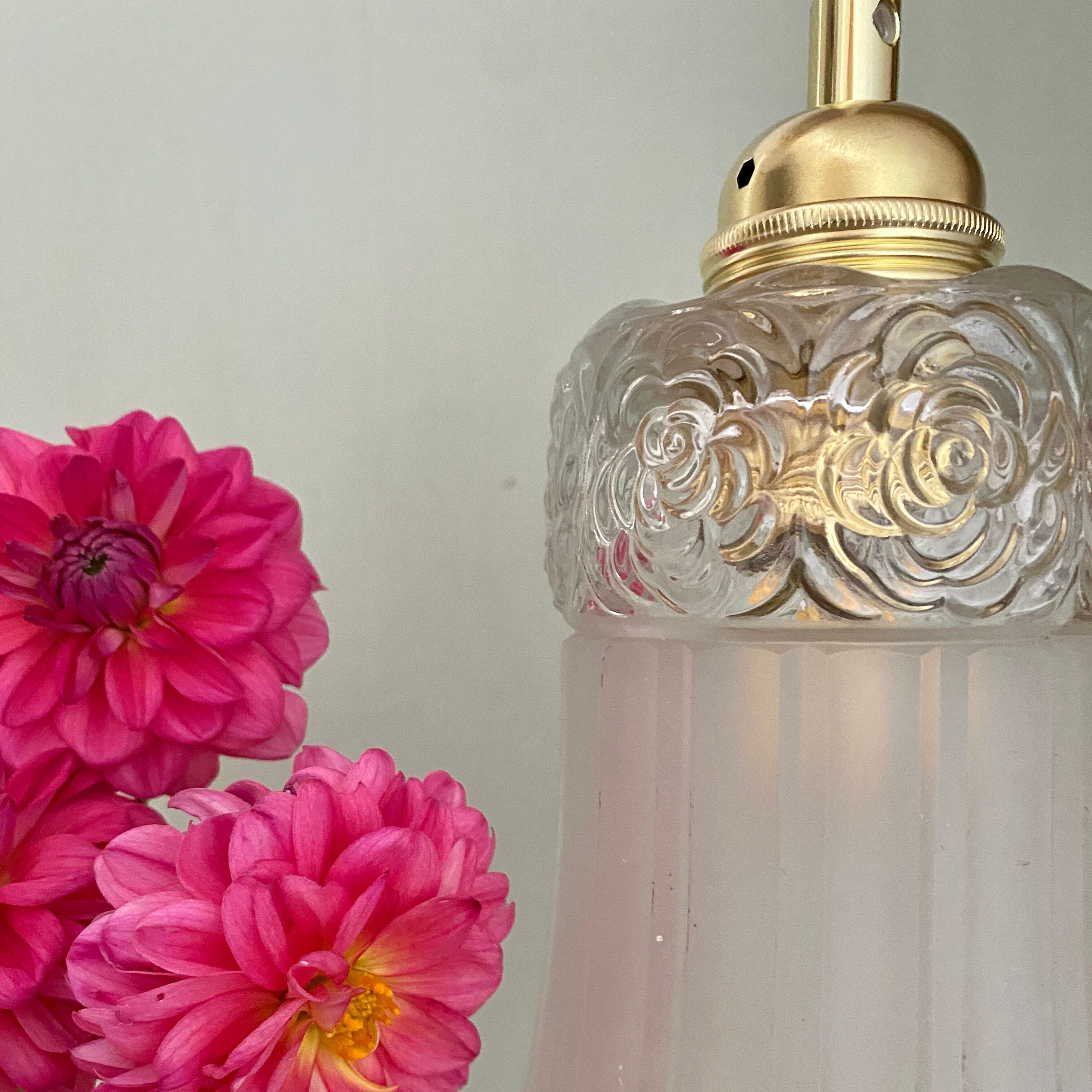 Vintage tulip suspension in frosted glass