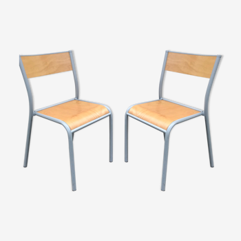 Chaises d’ecole vintage gris clair