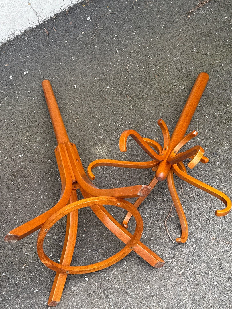 Coat rack – Vintage – Storage – Curved brown wooden parrot