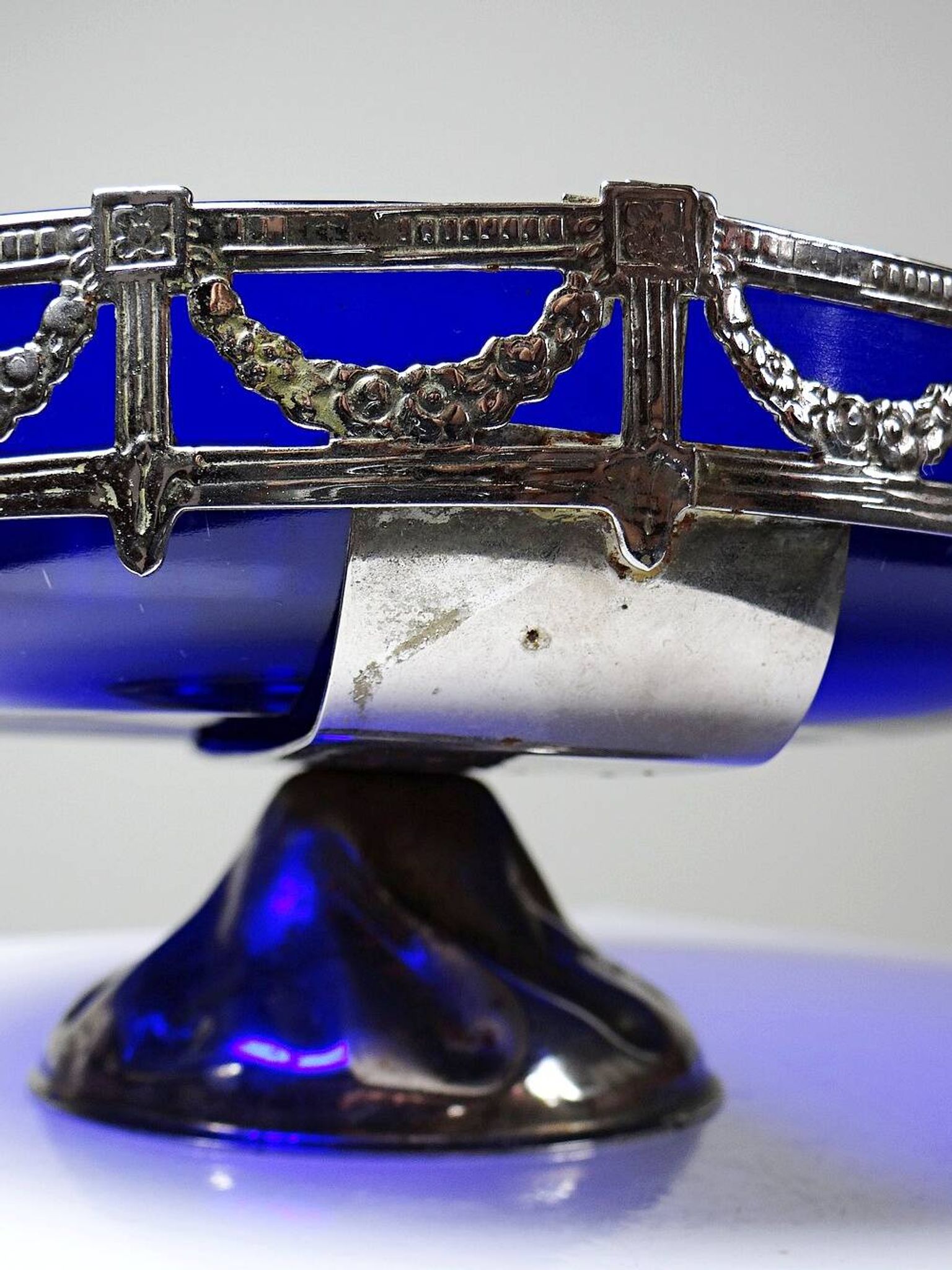 Antique cobalt glass and silver-plated metal bowl, Louis XVI style, circa 1900-1920.