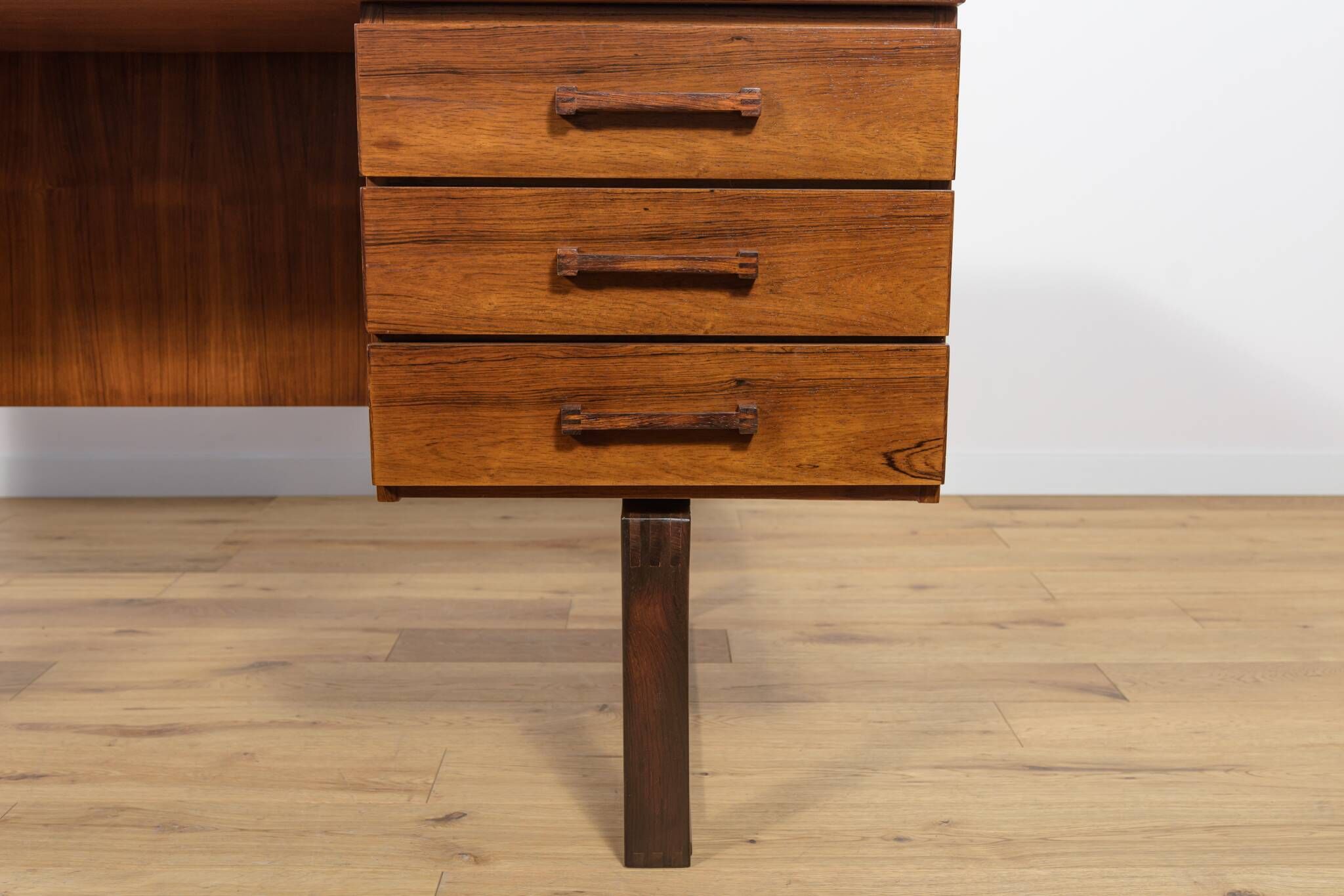 Mid-Century Rosewood Freestanding Desk by Torben Valeur & Henning Jensen for Dyrlund, 1960s