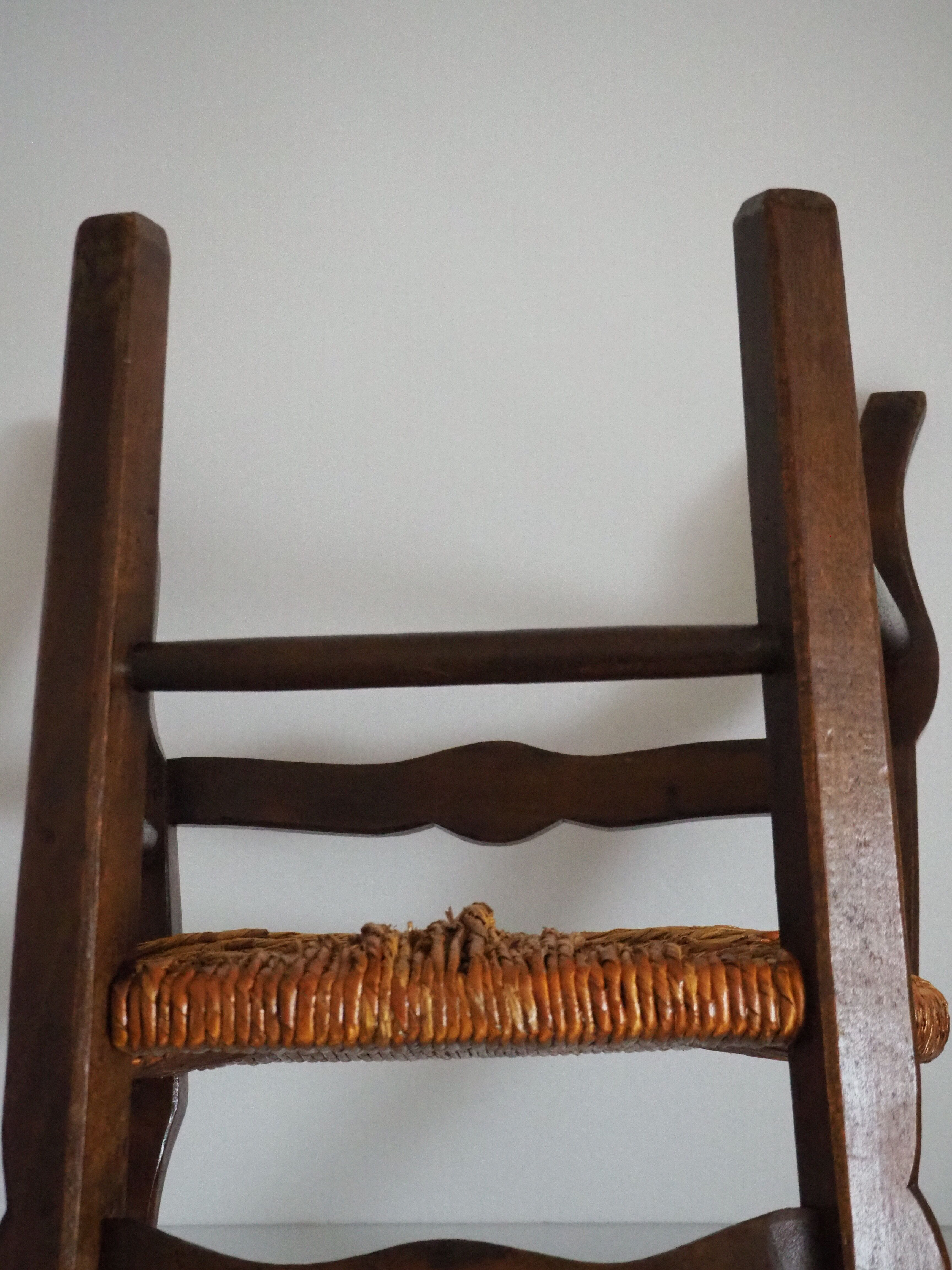 Children's armchair in solid wood with its mulched seat